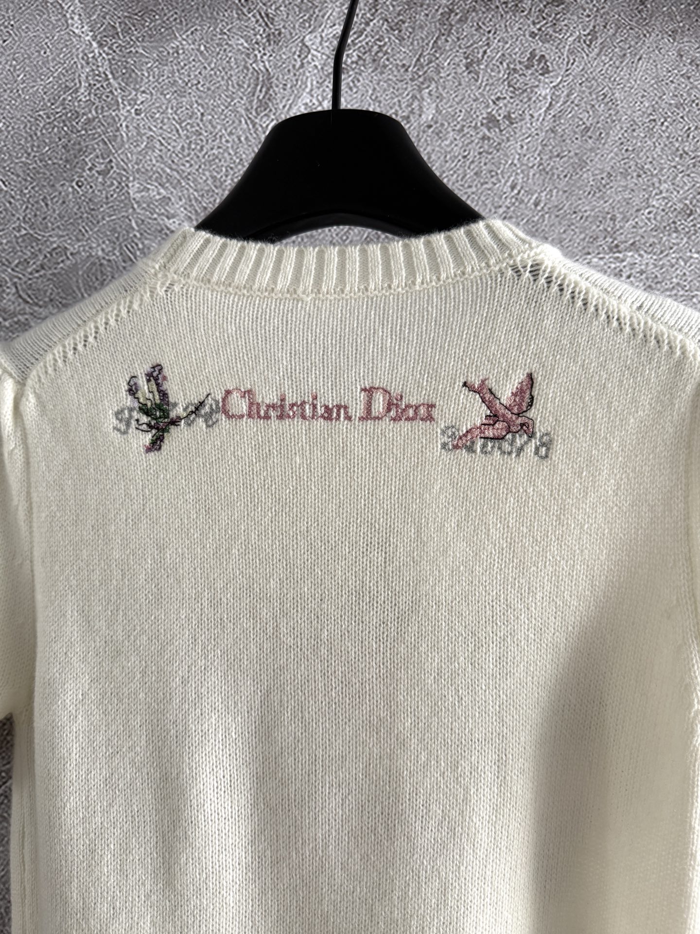 现货‼️‼️🛒款号308/莫奈花园短袖针织衫✨轻薄软糯的山羊绒材质，纱线上身立体轻盈，亲肤体感太赞了，为