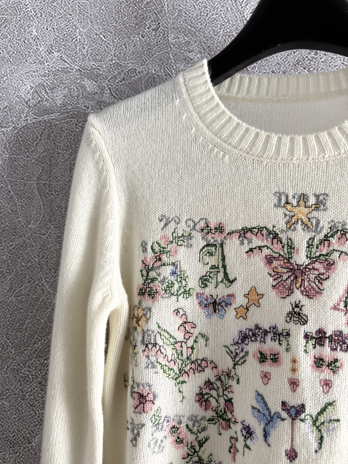 “High-Quality Women’s Suit with Delicate Design and Comfortable Fit” - 图片 3