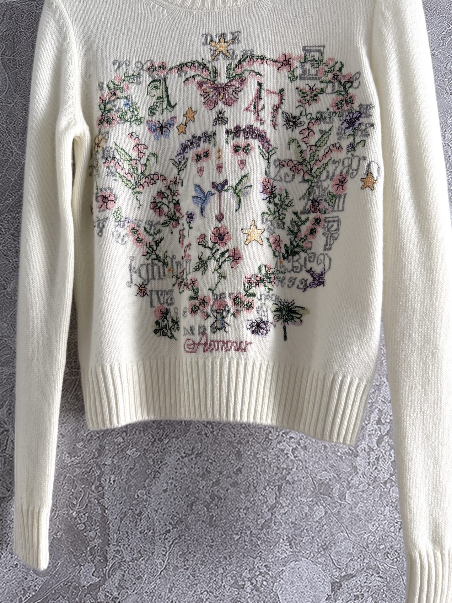 “High-Quality Women’s Suit with Delicate Design and Comfortable Fit” - 图片 7