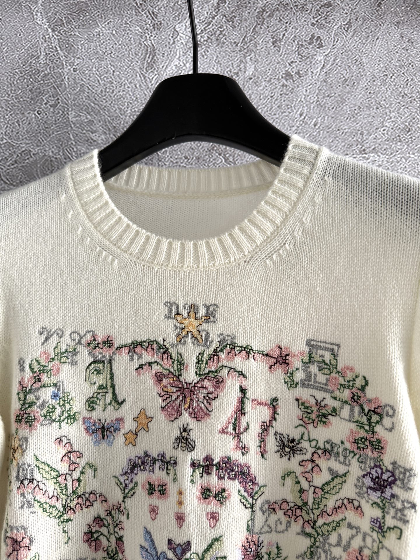 “High-Quality Women’s Suit with Delicate Design and Comfortable Fit” - 图片 2