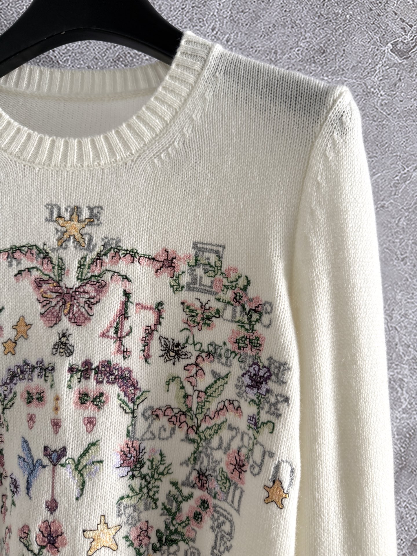 “High-Quality Women’s Suit with Delicate Design and Comfortable Fit” - 图片 4