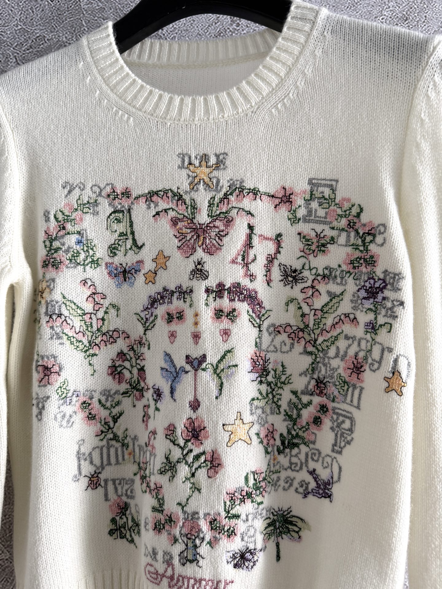 “High-Quality Women’s Suit with Delicate Design and Comfortable Fit” - 图片 5