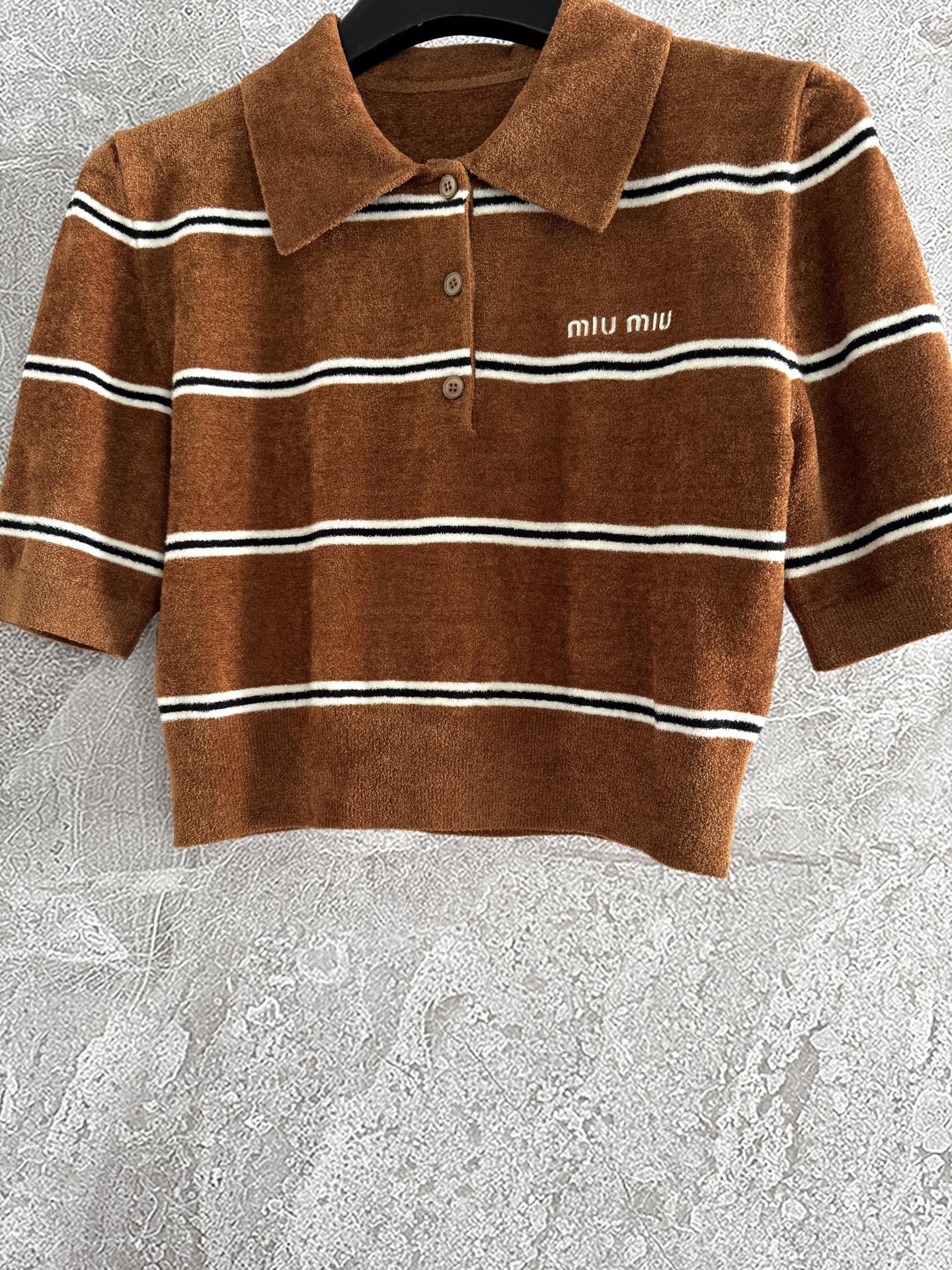 现货‼️‼️🛒款号3/高腰polo衫✨属于毛织，因为颜色太特别了，有质感的饱和度，只能定染色，周期长，但