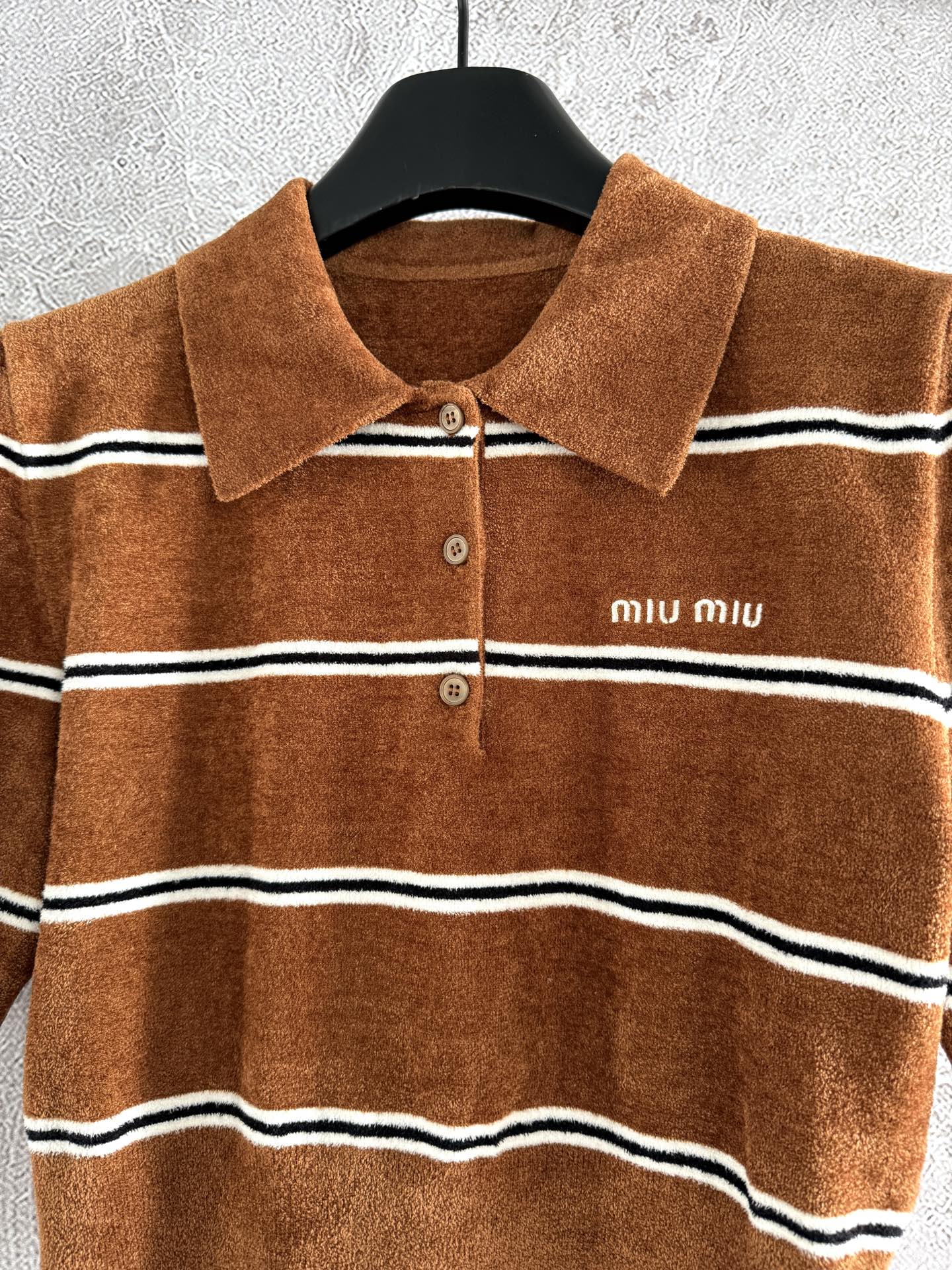 现货‼️‼️🛒款号3/高腰polo衫✨属于毛织，因为颜色太特别了，有质感的饱和度，只能定染色，周期长，但