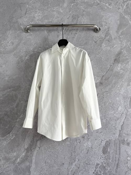 Oversized White Cotton Oxford Shirt, Relaxed Fit, Long Sleeve, Point Collar 1 Oversized White Cotton Oxford Shirt, Relaxed Fit, Long Sleeve, Point Collar