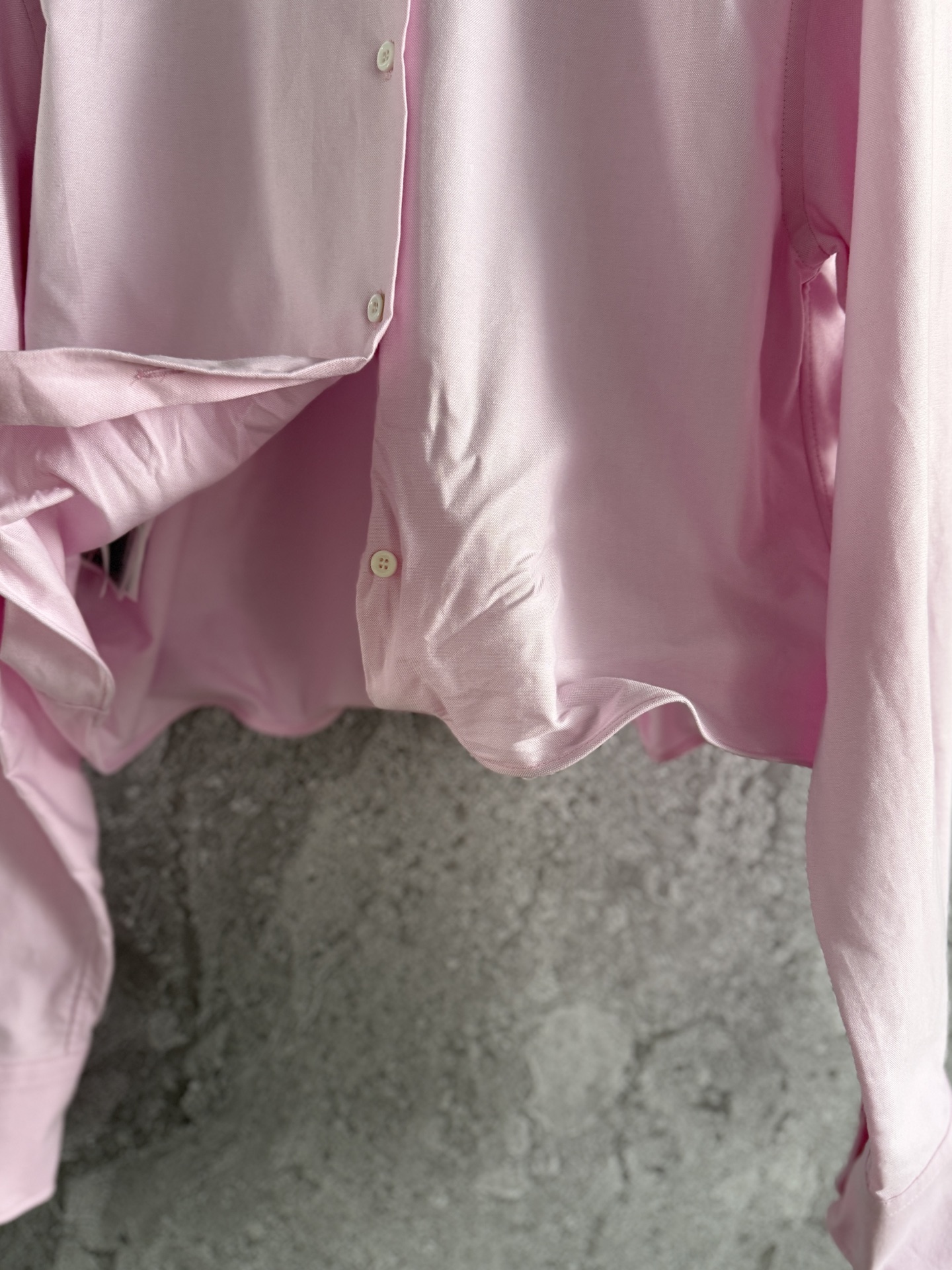 现货‼️‼️🛒款号4010/扭扭乐衬衫✨牛津纺精梳棉质面料，可以任意造型，领口、袖口、下摆都有隐形软铝丝