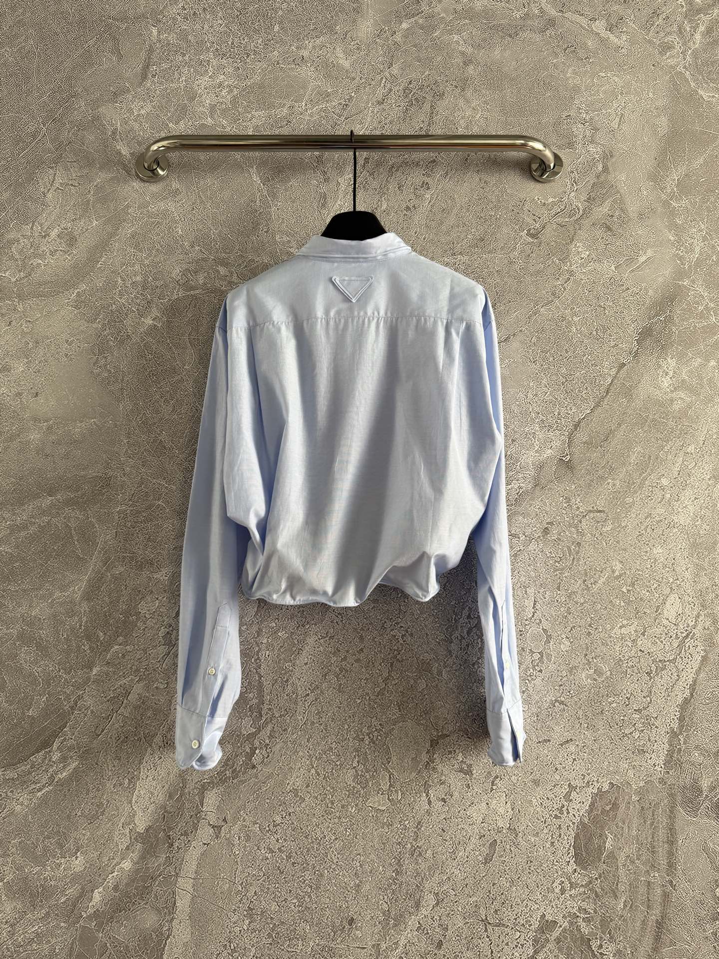 现货‼️‼️🛒款号4/扭扭乐衬衫✨牛津纺精梳棉质面料，可以任意造型，领口、袖口、下摆都有隐形软铝丝塑形，