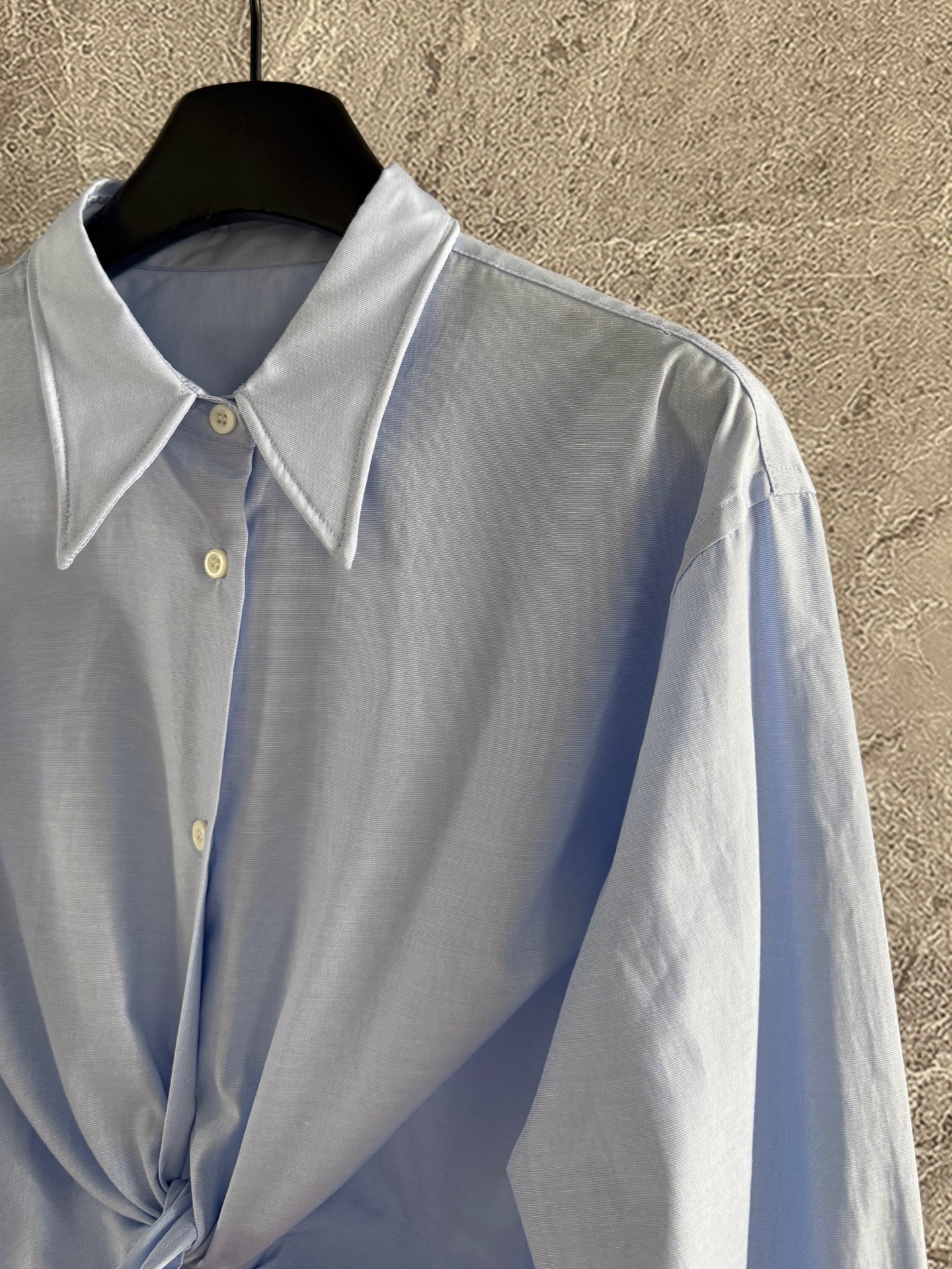 现货‼️‼️🛒款号4/扭扭乐衬衫✨牛津纺精梳棉质面料，可以任意造型，领口、袖口、下摆都有隐形软铝丝塑形，