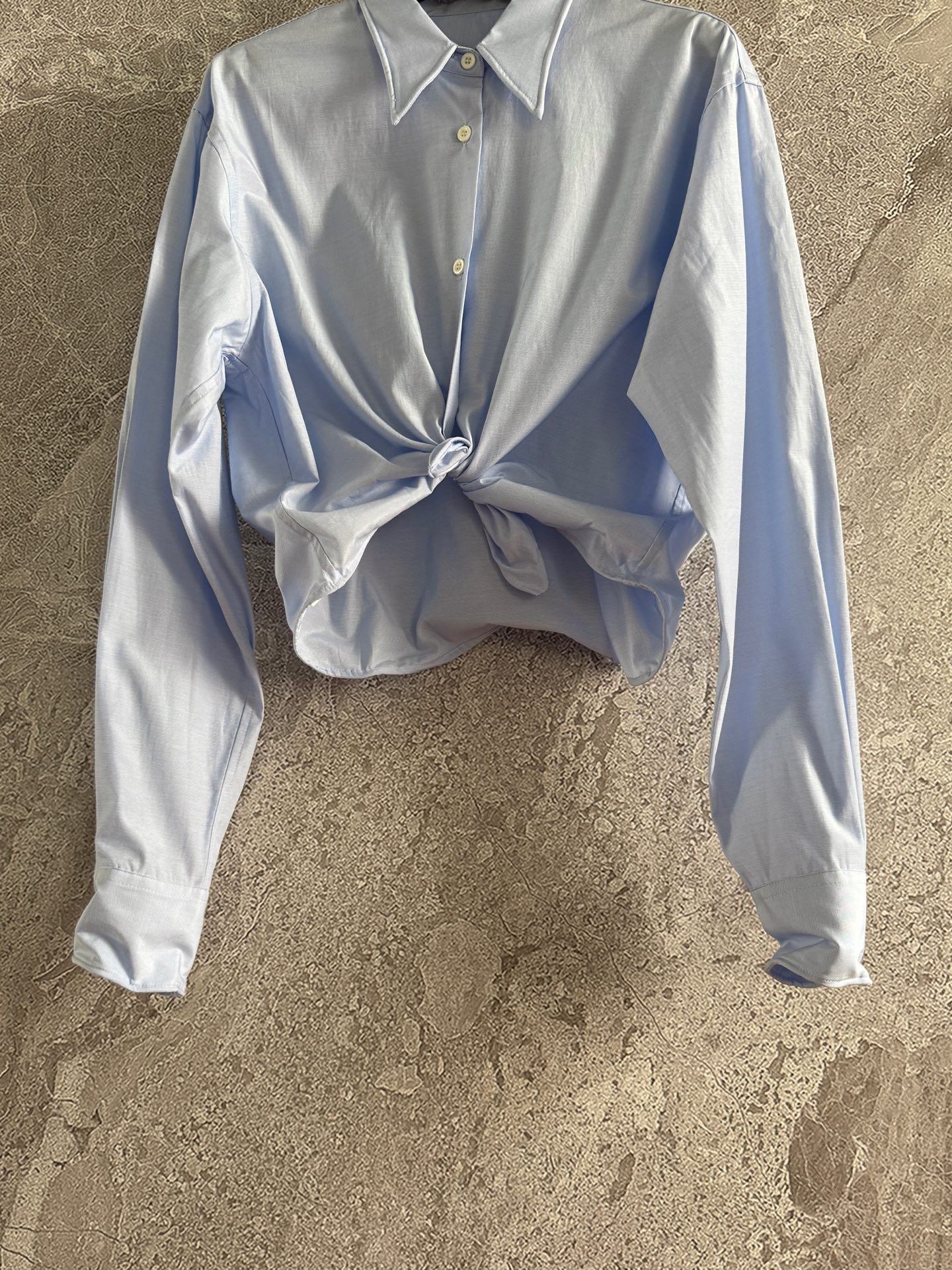 现货‼️‼️🛒款号4/扭扭乐衬衫✨牛津纺精梳棉质面料，可以任意造型，领口、袖口、下摆都有隐形软铝丝塑形，