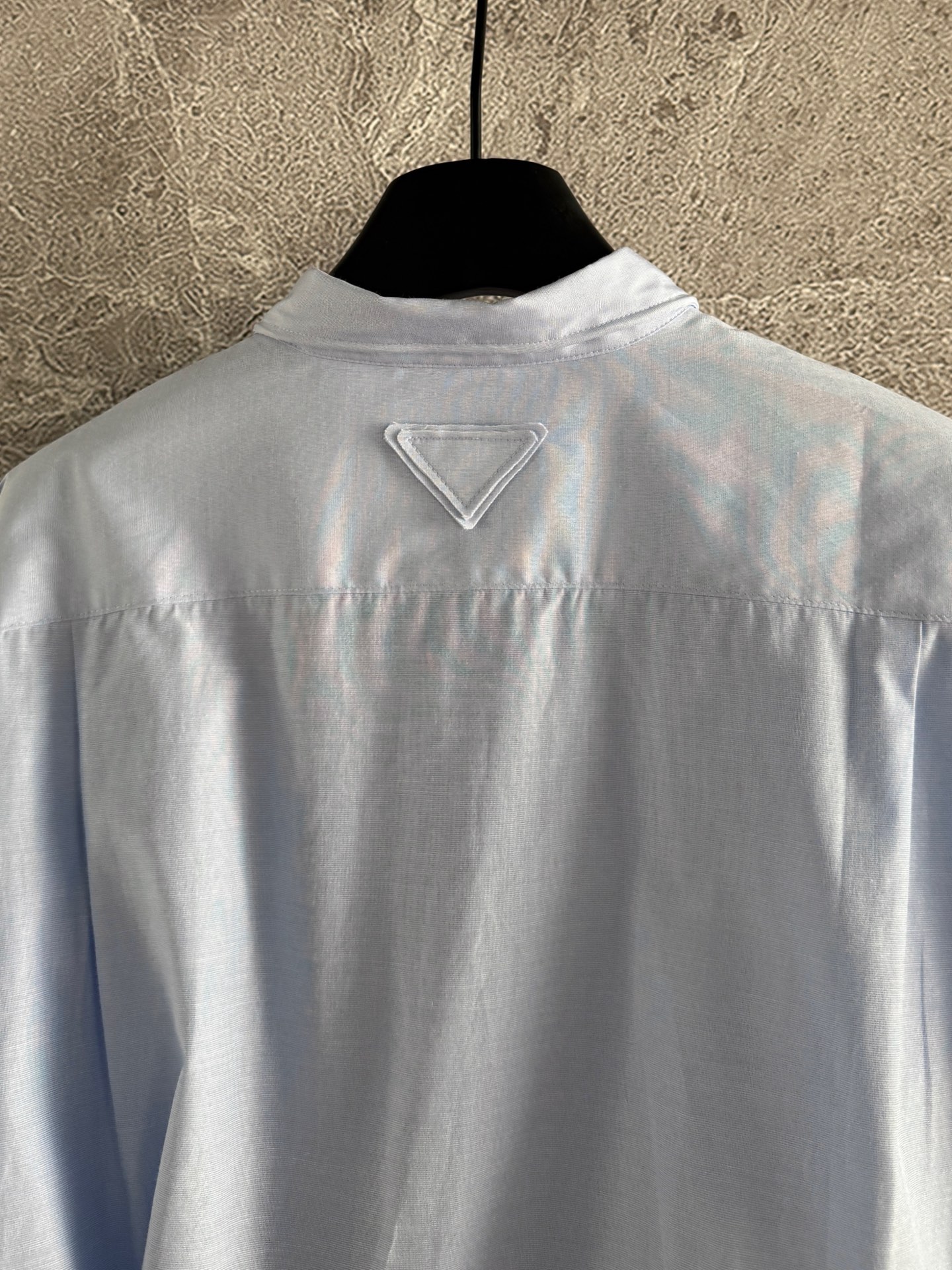 现货‼️‼️🛒款号4/扭扭乐衬衫✨牛津纺精梳棉质面料，可以任意造型，领口、袖口、下摆都有隐形软铝丝塑形，