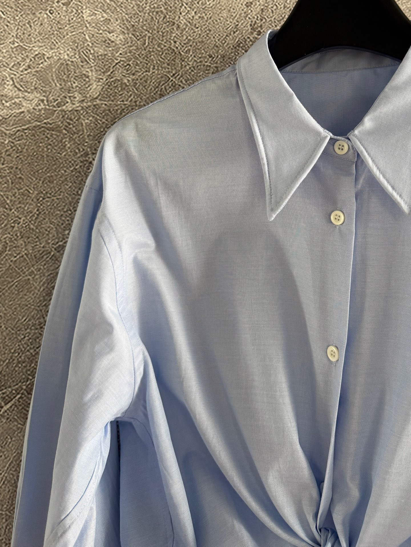 现货‼️‼️🛒款号4/扭扭乐衬衫✨牛津纺精梳棉质面料，可以任意造型，领口、袖口、下摆都有隐形软铝丝塑形，