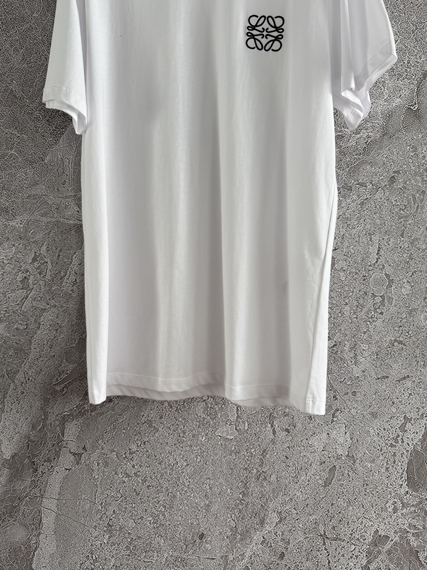 现货‼️‼️🛒款号4020/简约logo白T恤✨宽松oversize版型，男女同款、采用棉质平纹针织面料