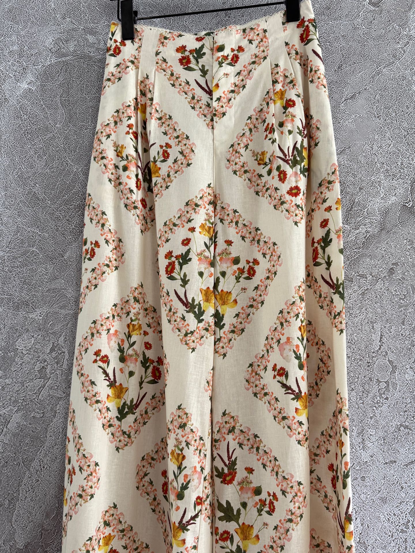 现货‼️‼️/花卉亚麻阔腿裤✨Agua由天然亚麻精心制作，以花卉和色彩为设计灵感，展现衣物的轻快和焕彩，