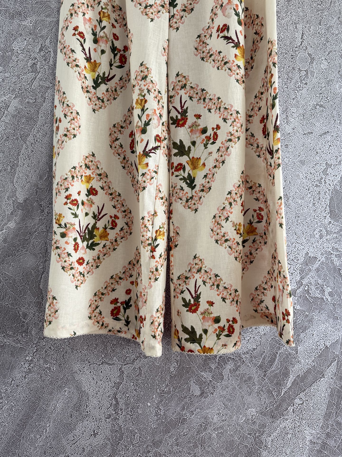 现货‼️‼️/花卉亚麻阔腿裤✨Agua由天然亚麻精心制作，以花卉和色彩为设计灵感，展现衣物的轻快和焕彩，