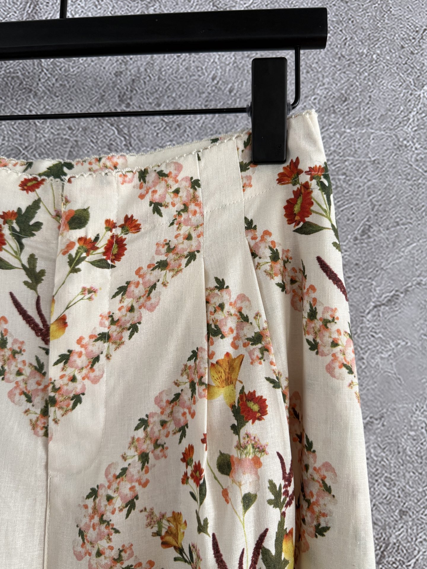 现货‼️‼️/花卉亚麻阔腿裤✨Agua由天然亚麻精心制作，以花卉和色彩为设计灵感，展现衣物的轻快和焕彩，