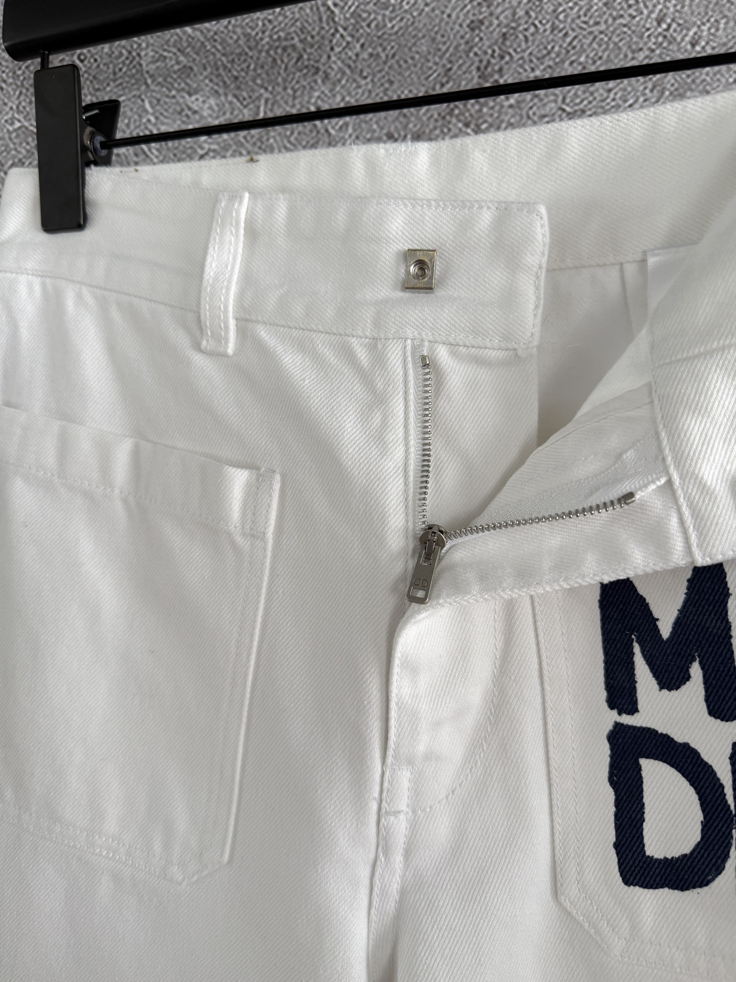 现货‼️‼️/白色牛仔裤✨all white真的永远不会出错~不被定义的白色牛仔，无缝融入各种穿搭风格，