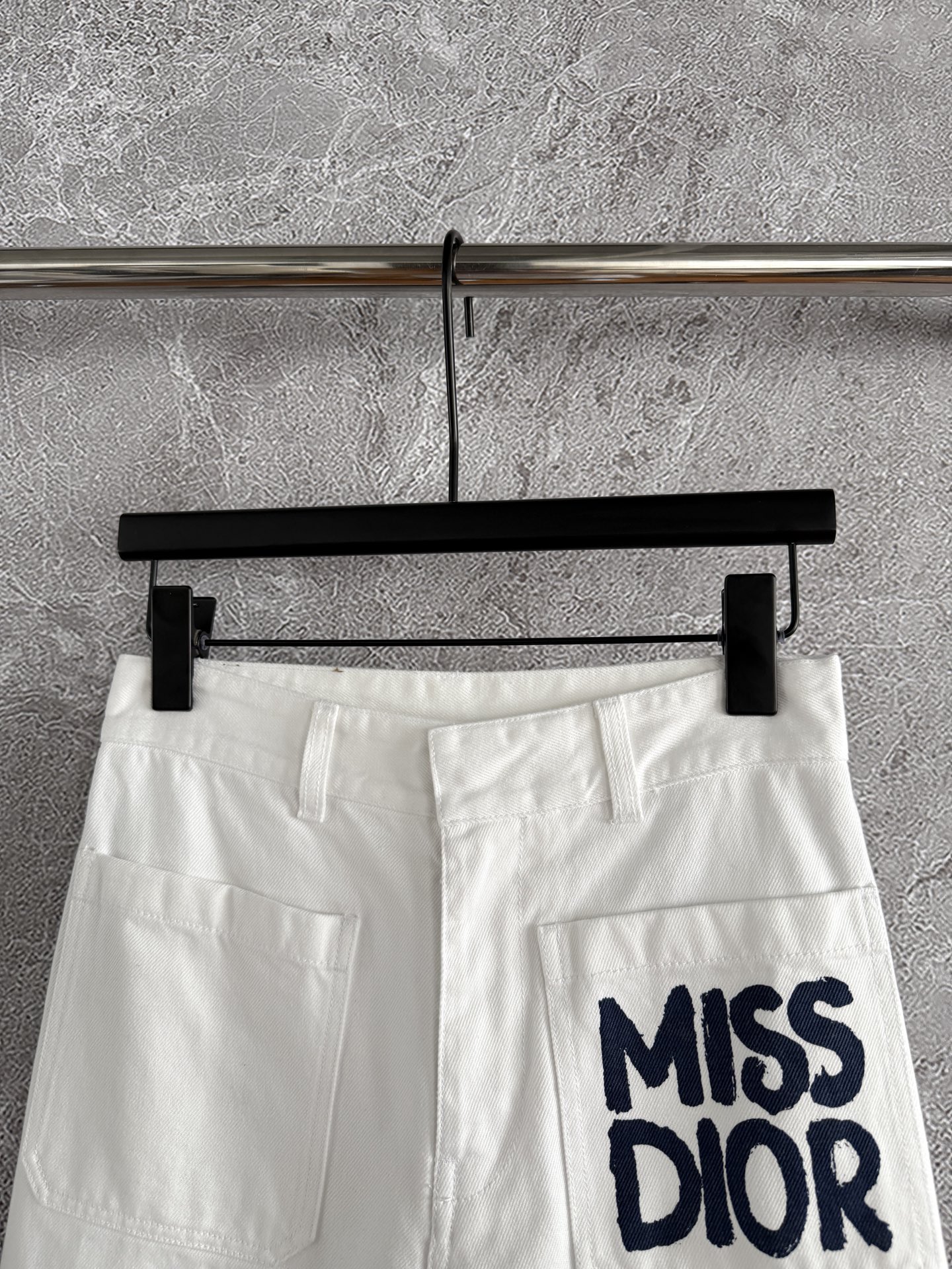 现货‼️‼️/白色牛仔裤✨all white真的永远不会出错~不被定义的白色牛仔，无缝融入各种穿搭风格，