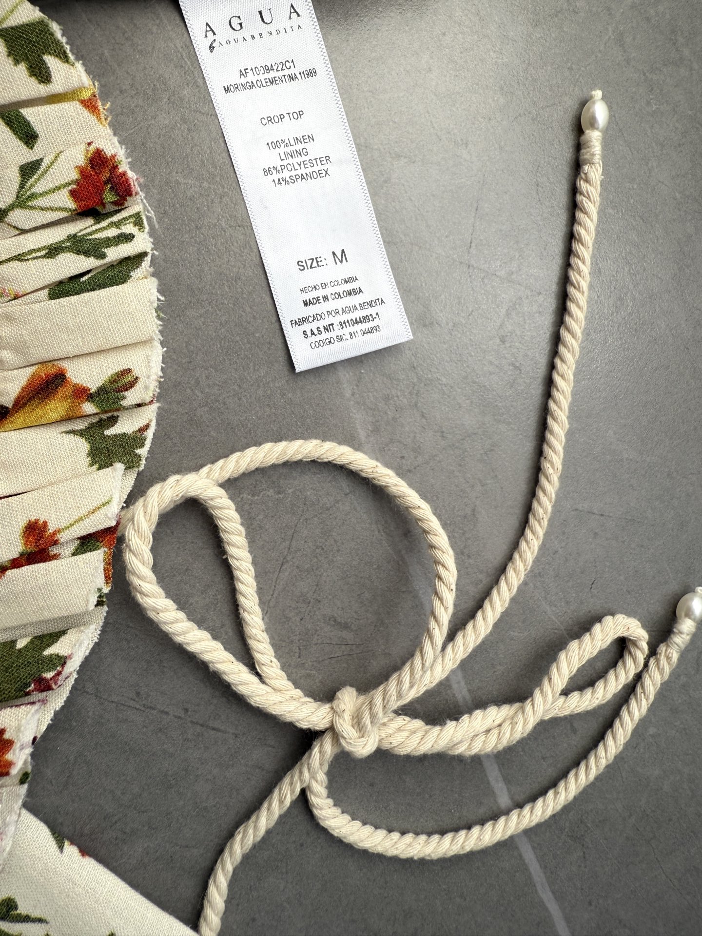 现货‼️‼️/褶皱抹胸上衣✨Agua以花卉和色彩为设计灵感，手工压褶定型，含钢圈上身优化贴服度，延续亚麻