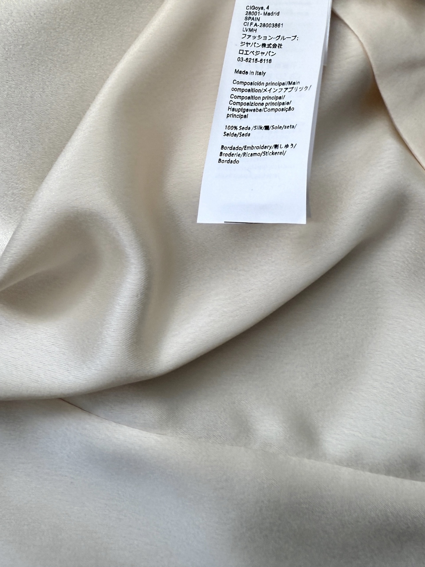 醋酸真丝衬衫✨重磅醋酸真丝材质，更具分量感和垂坠感，光泽感更佳温润，贴身触肤爽滑，十分具有治愈感受，定染