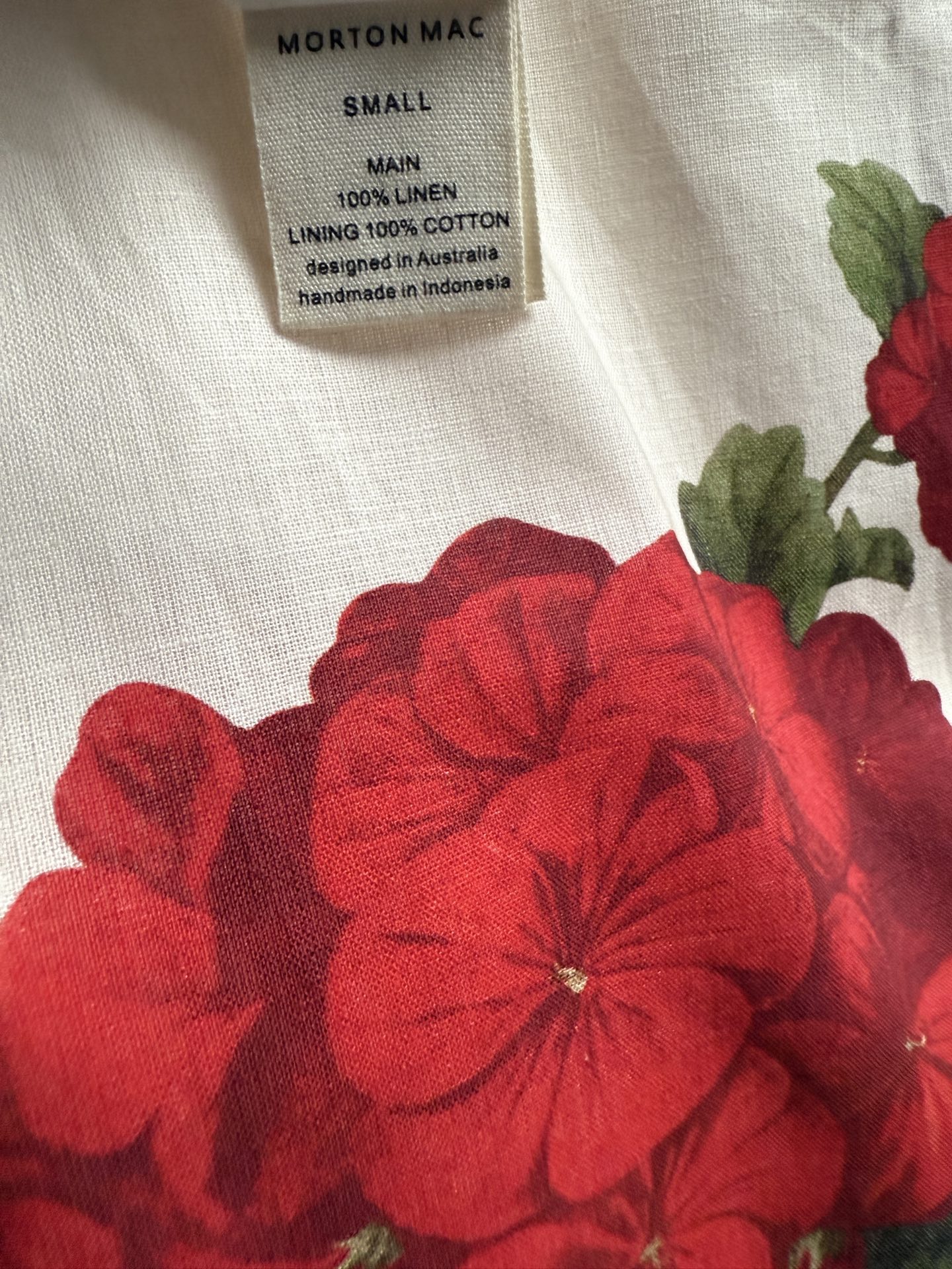 现货‼️‼️/红花吊带长裙✨外层亚麻、内衬纯棉，不用担心会热和闷的问题，大方领领口，凸显锁骨线条显背薄，