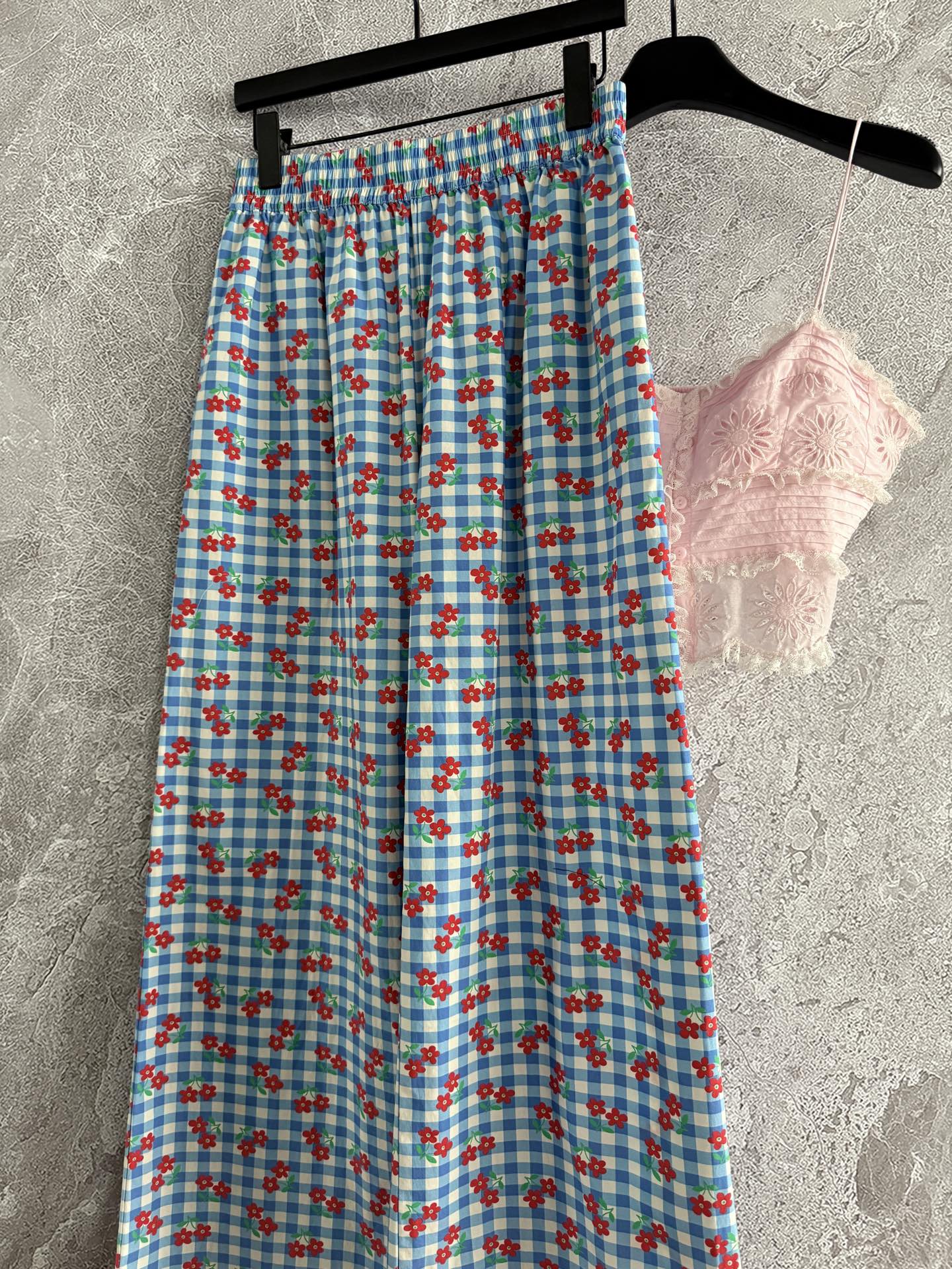 现货‼️‼️/碎花休闲裤✨印花清爽利落的穿衣态度，非常好穿 上身很轻感，全棉格纹小花印花，色彩鲜明 很有