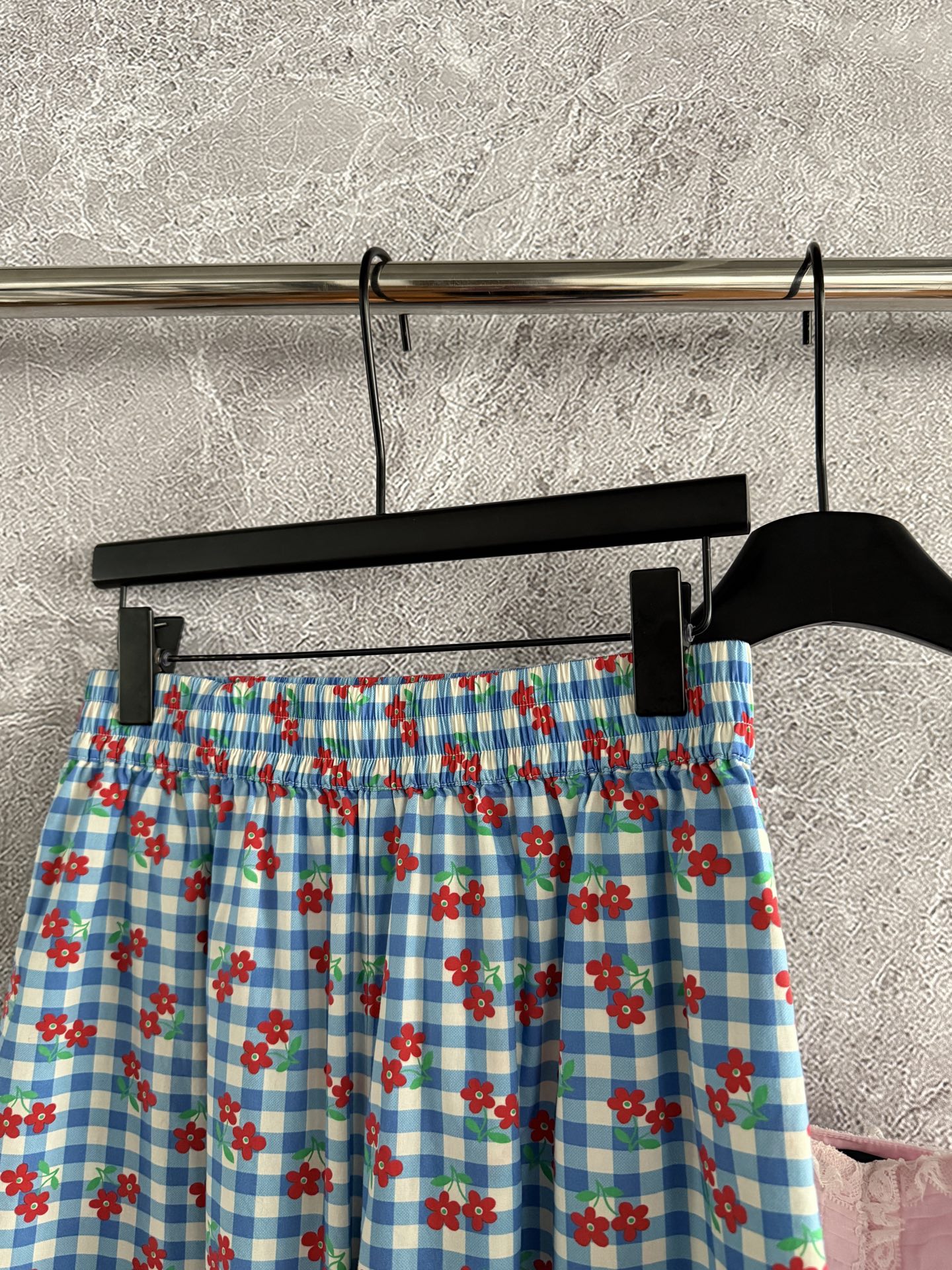 现货‼️‼️/碎花休闲裤✨印花清爽利落的穿衣态度，非常好穿 上身很轻感，全棉格纹小花印花，色彩鲜明 很有