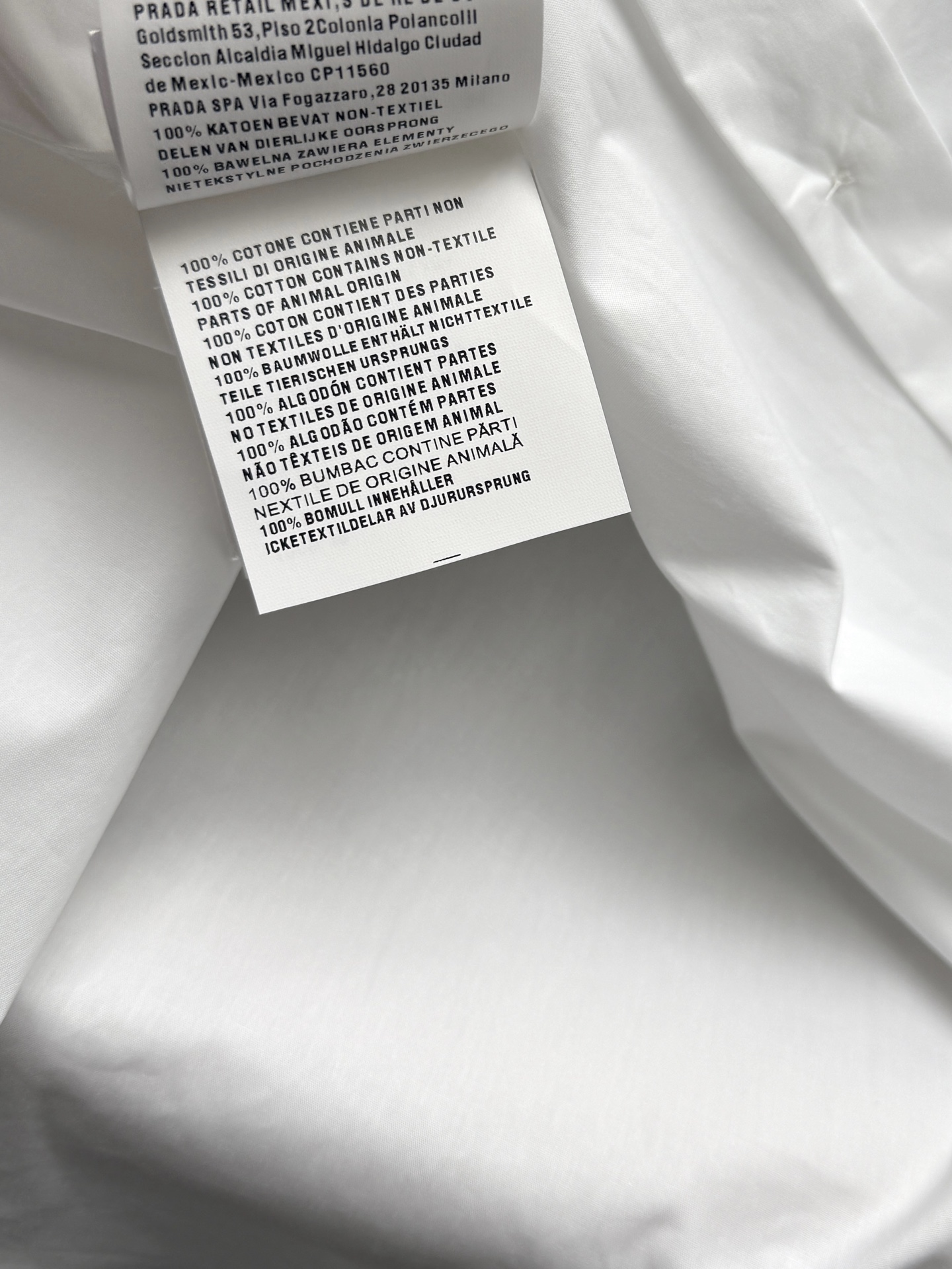 现货‼️‼️🛒款号4120/定位刺绣白衬衫✨府绸棉材质，骨架很好、薄而韧，上身自带挺括度，所以造型和能力