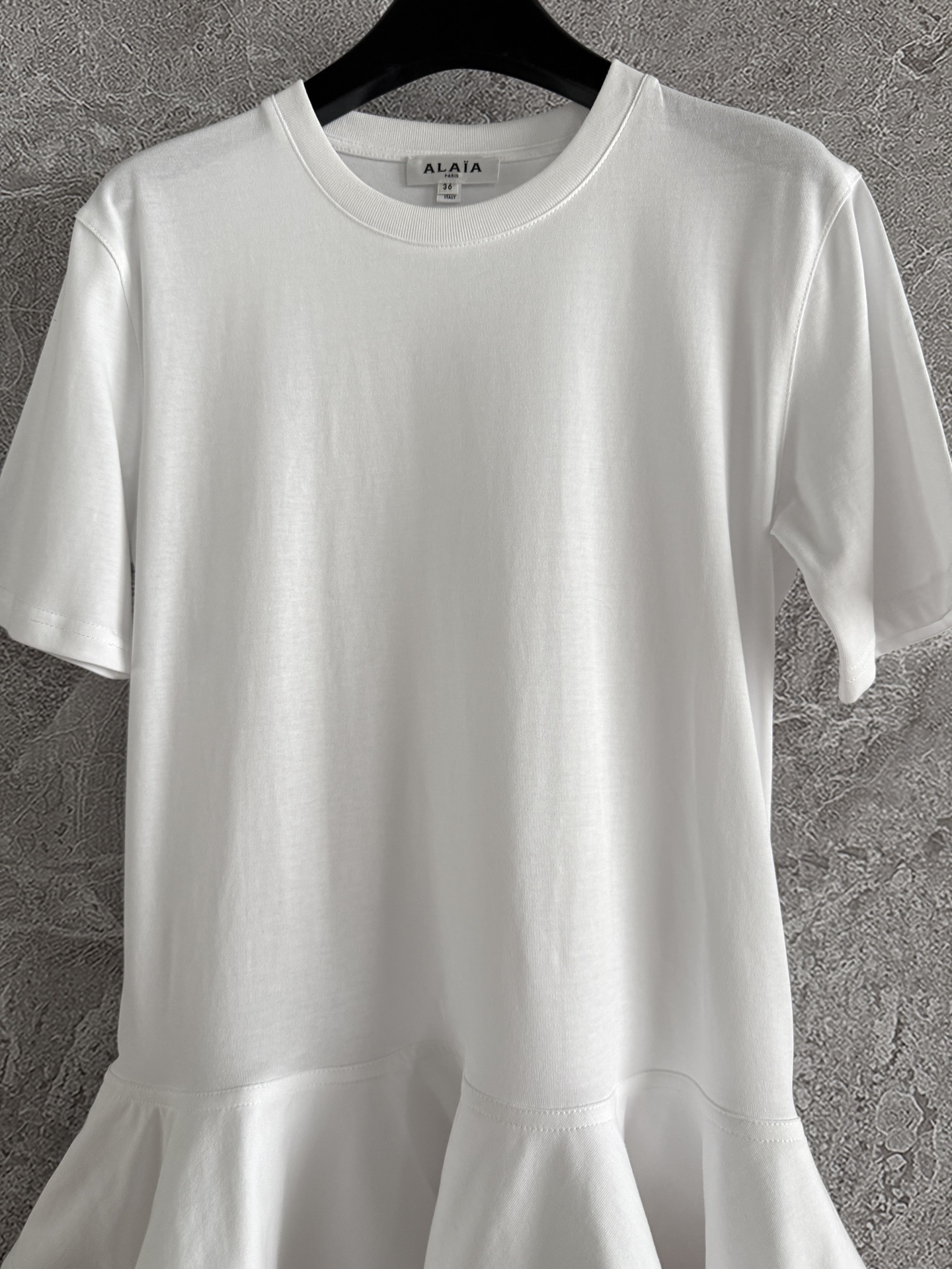 Stylish Women’s T-Shirts with Threaded Collar and Horns for Fall Fashion - 图片 4