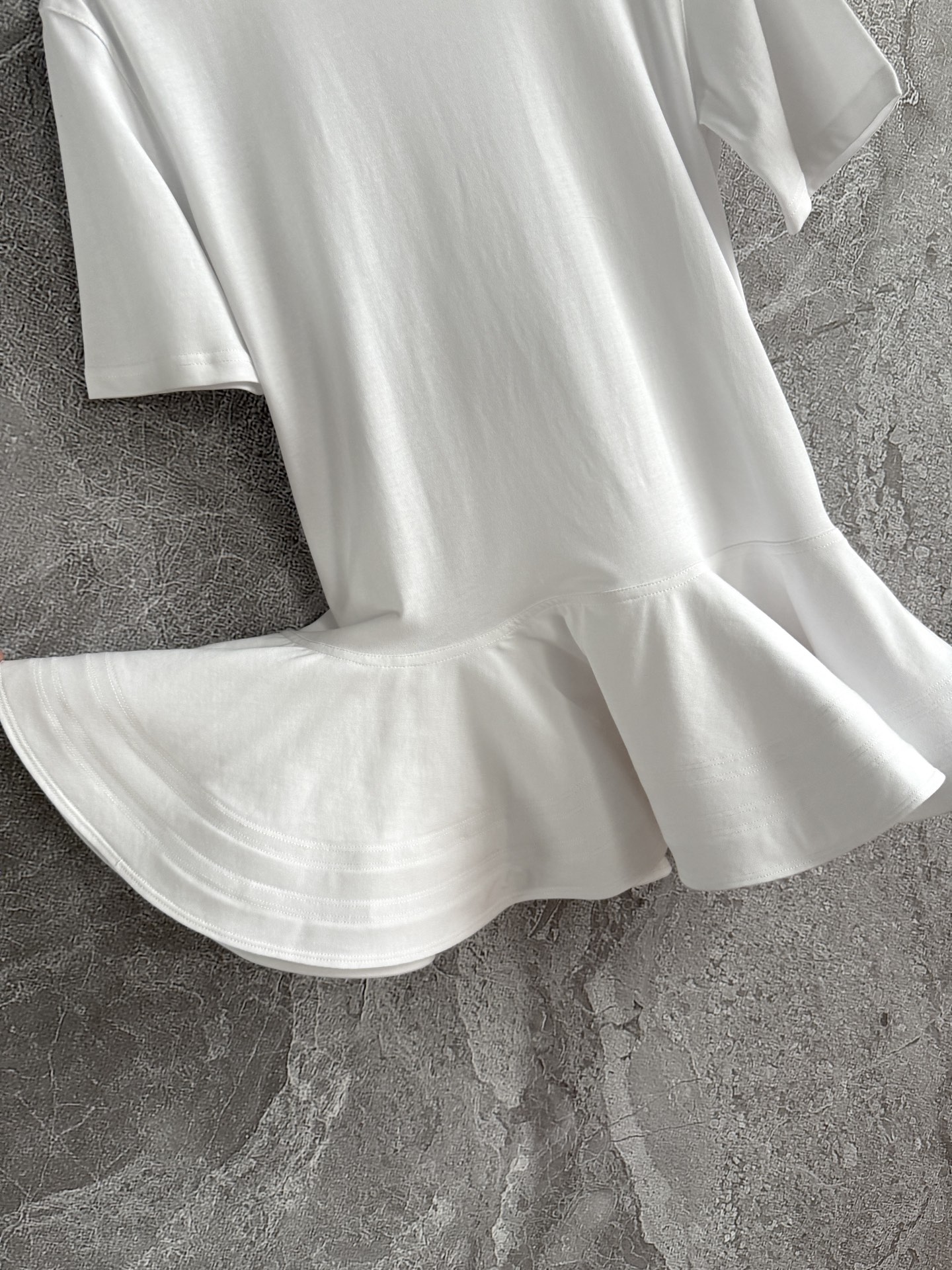 Stylish Women’s T-Shirts with Threaded Collar and Horns for Fall Fashion - 图片 5