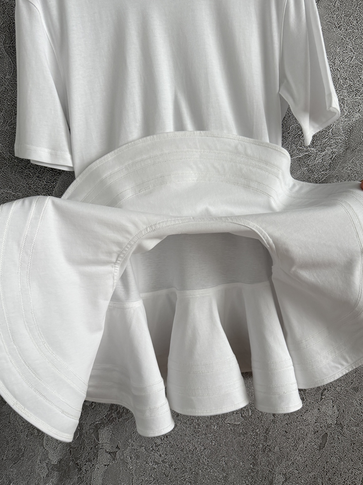 Stylish Women’s T-Shirts with Threaded Collar and Horns for Fall Fashion - 图片 6