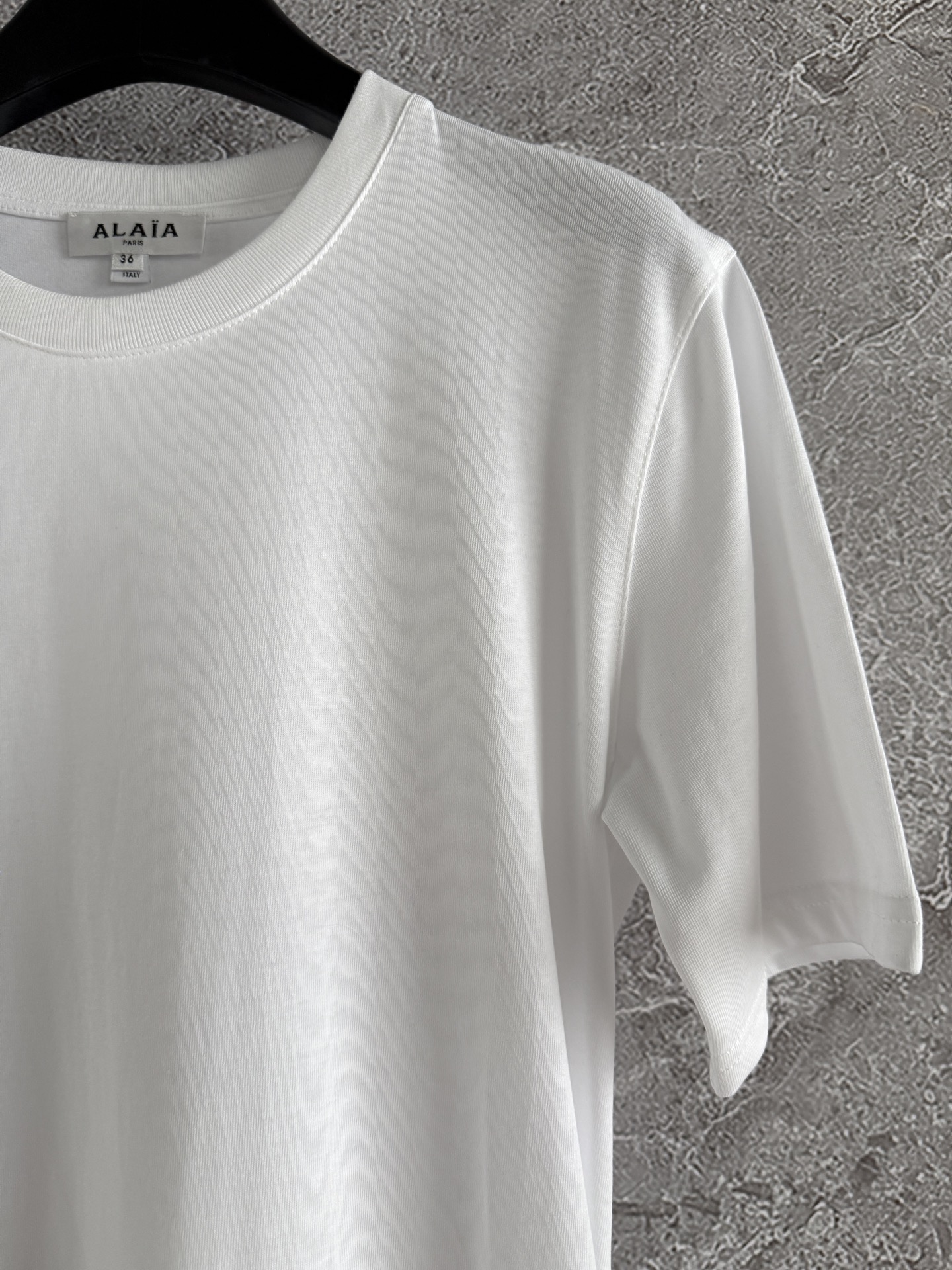 Stylish Women’s T-Shirts with Threaded Collar and Horns for Fall Fashion - 图片 3