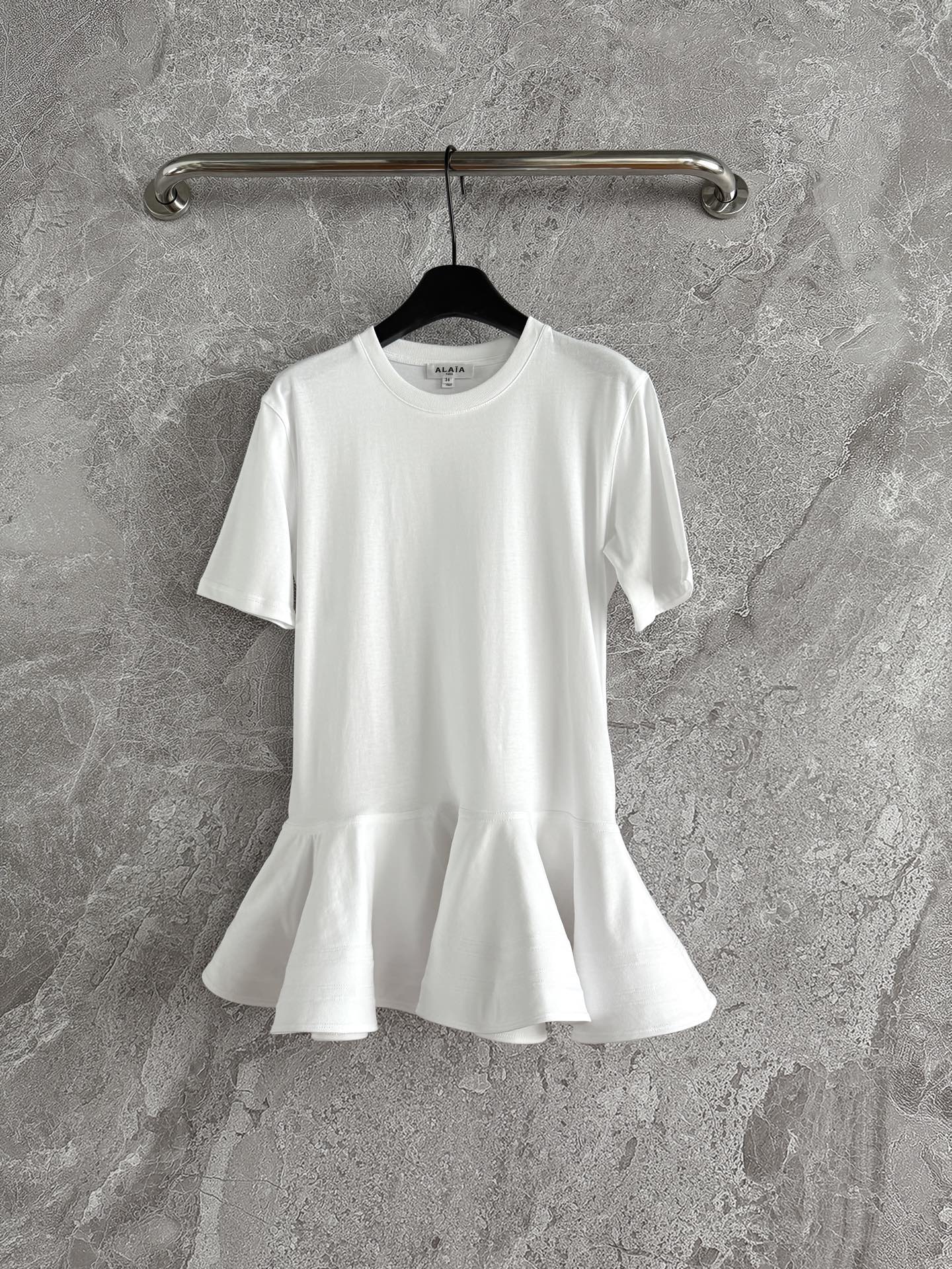 Stylish Women’s T-Shirts with Threaded Collar and Horns for Fall Fashion