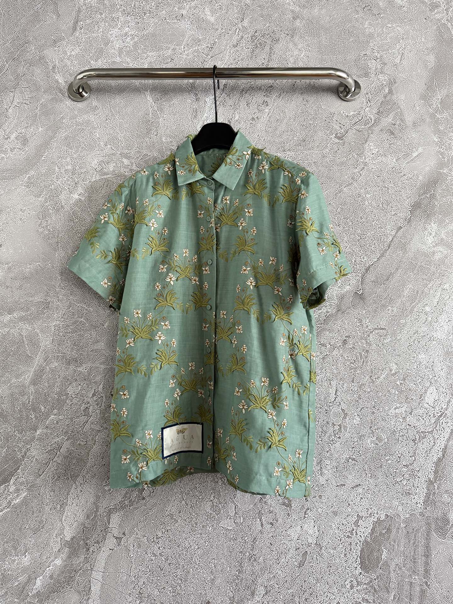 现货‼️‼️🛒款号41/花野刺绣衬衫✨全身立体贴花工艺，超重磅精致，上身很舒服自在这款的版型也是宽松的，