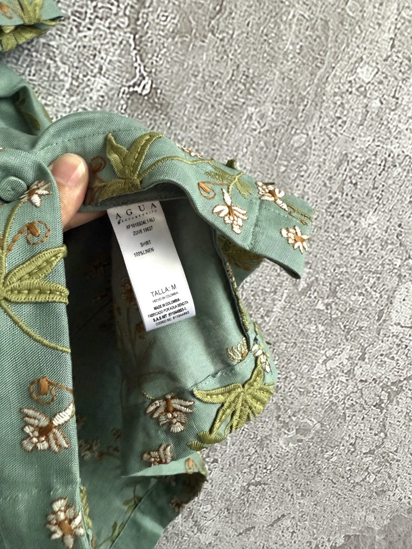 现货‼️‼️🛒款号41/花野刺绣衬衫✨全身立体贴花工艺，超重磅精致，上身很舒服自在这款的版型也是宽松的，