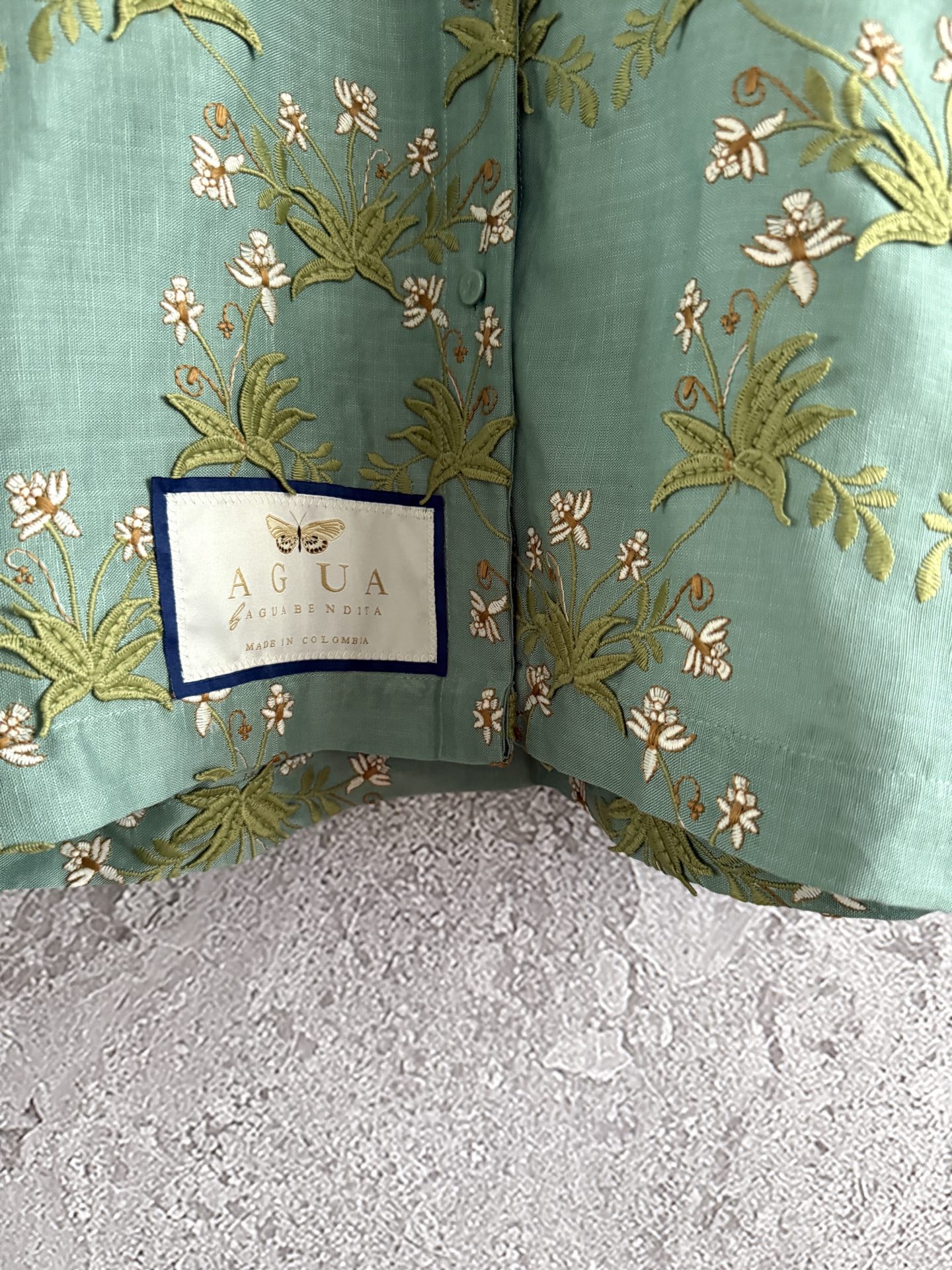 现货‼️‼️🛒款号41/花野刺绣衬衫✨全身立体贴花工艺，超重磅精致，上身很舒服自在这款的版型也是宽松的，