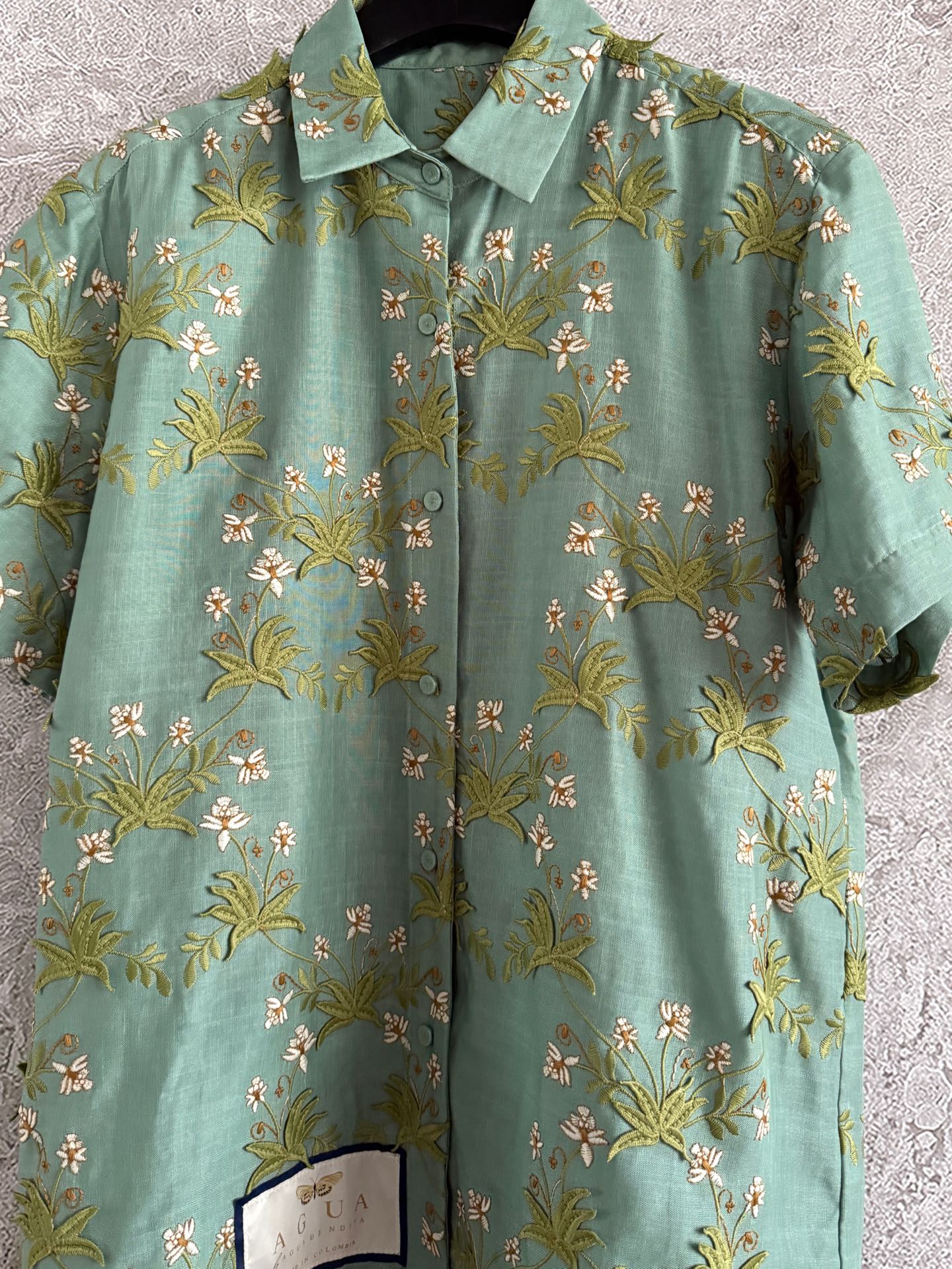 现货‼️‼️🛒款号41/花野刺绣衬衫✨全身立体贴花工艺，超重磅精致，上身很舒服自在这款的版型也是宽松的，