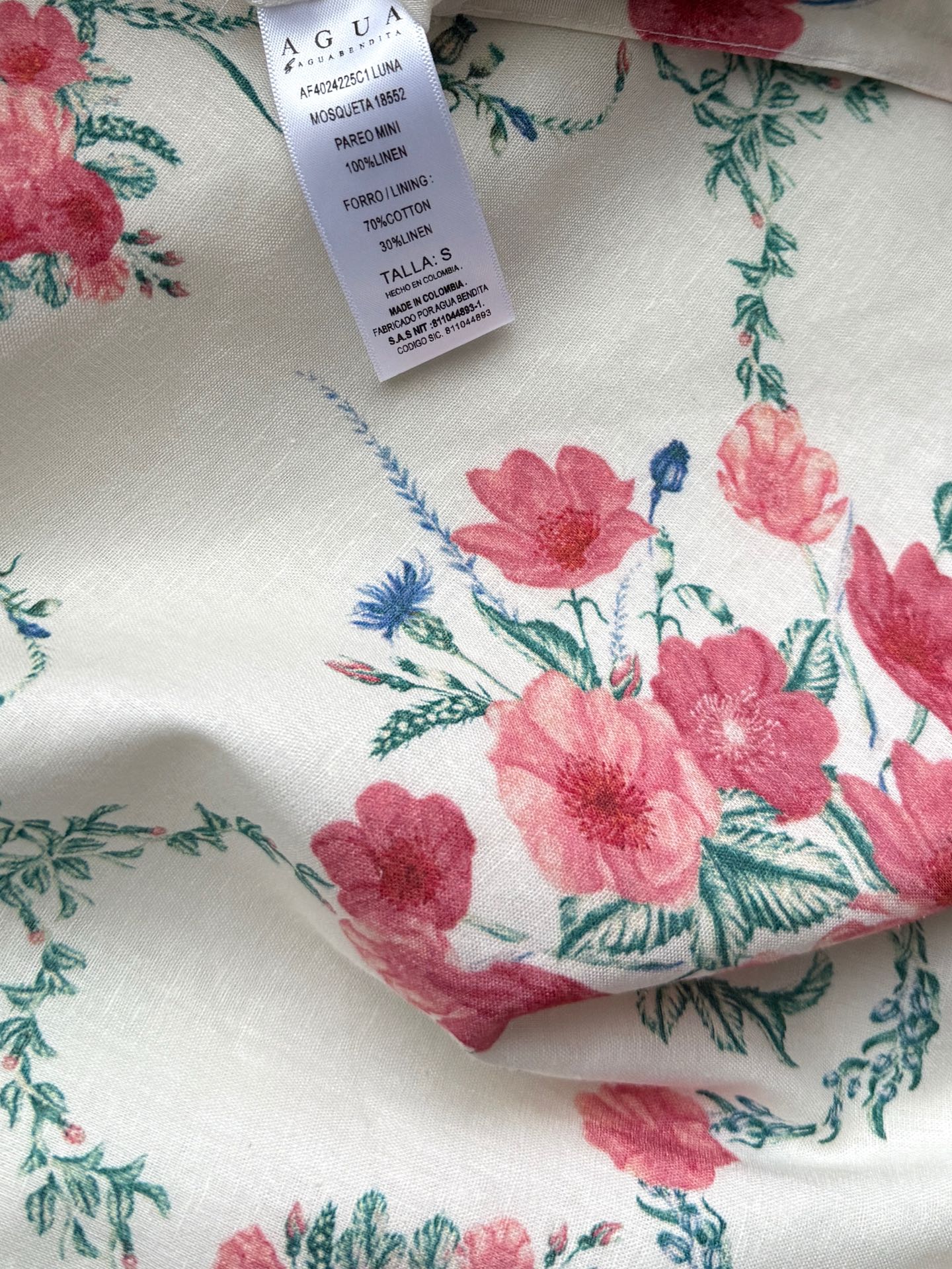 现货‼️‼️/簇状花影半裙✨一片式印花系带打结半身裙，腰间有两个纽扣固定，是围裹式的可以自己调节想要的尺