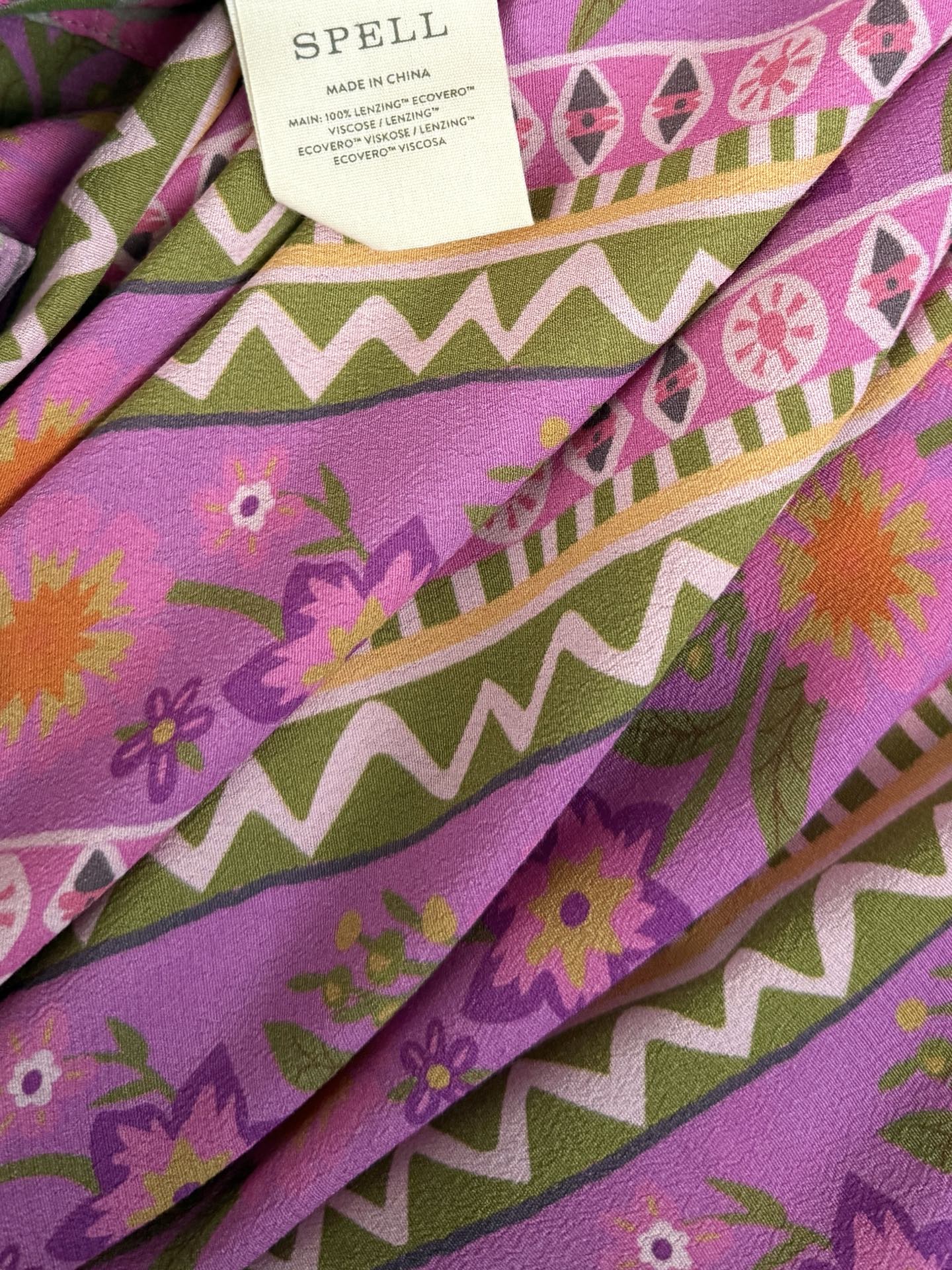 现货‼️‼️🛒款号41/波普绑带连衣裙✨全身定位印花，充满波西米亚、复古和艺术气息，很有假日氛围感，以鲜