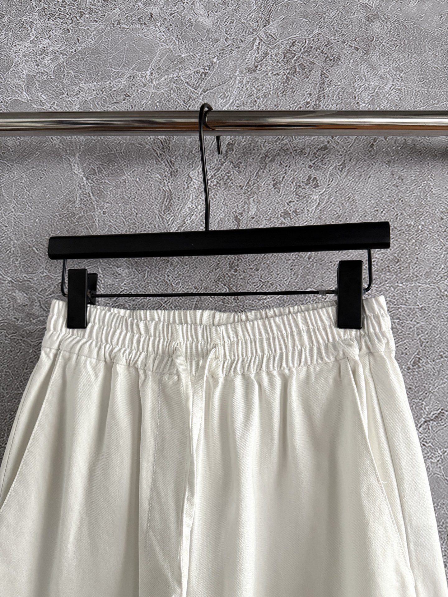 现货‼️‼️🛒款号415/口袋刺绣阔腿裤✨轻薄丹宁棉质水洗牛仔，厚度过度春夏秋都没问题，口袋饰有毛边刺绣