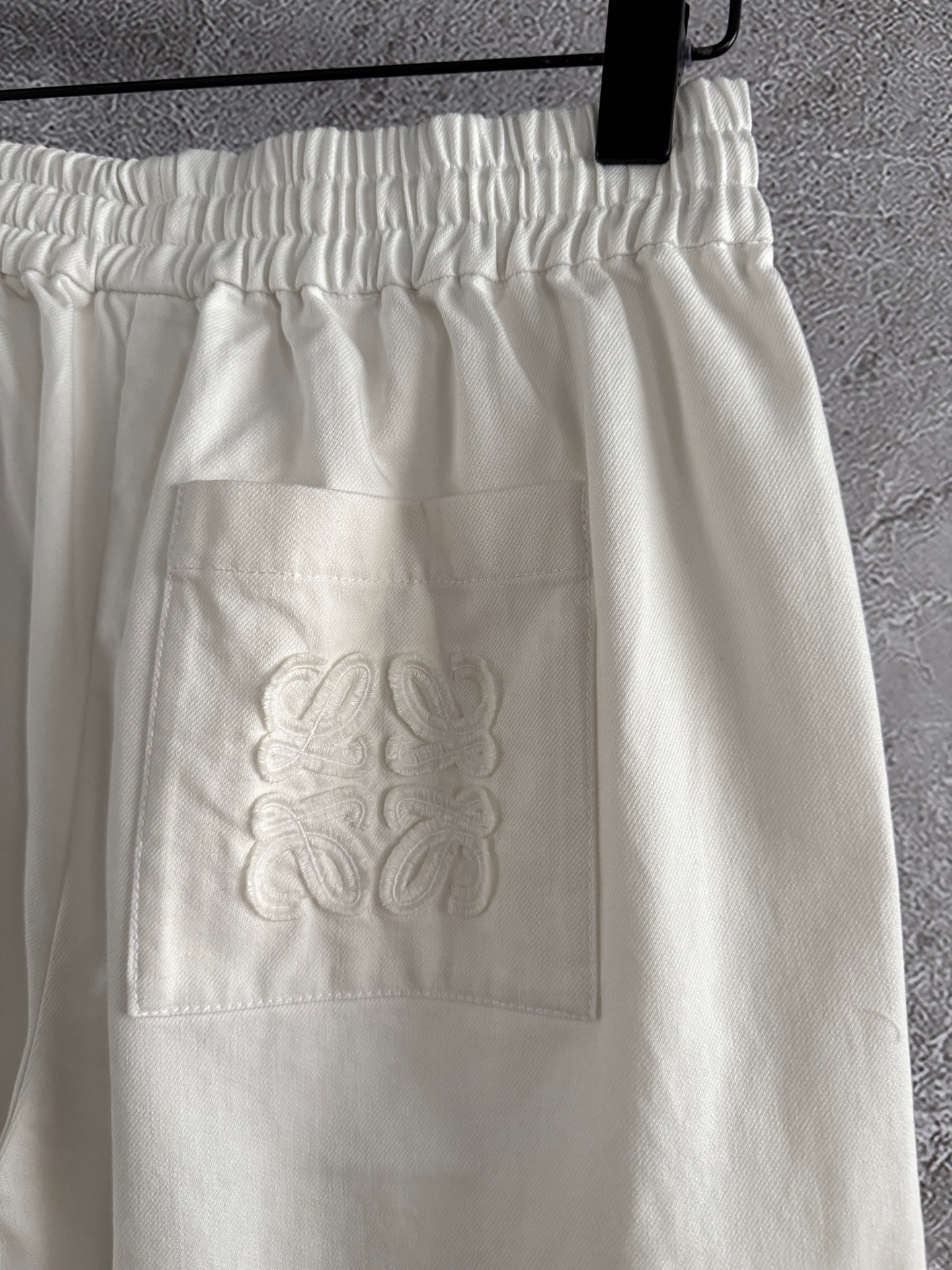 现货‼️‼️🛒款号415/口袋刺绣阔腿裤✨轻薄丹宁棉质水洗牛仔，厚度过度春夏秋都没问题，口袋饰有毛边刺绣