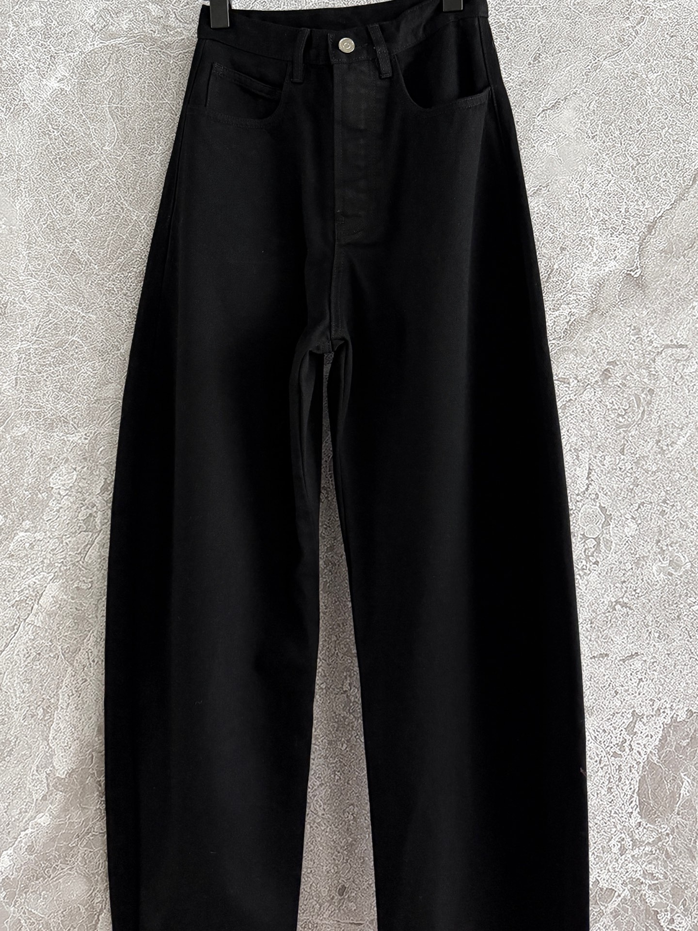 P759: Versatile Hardcore Dress with Unique Arc Cut and Wide Legs - 图片 6