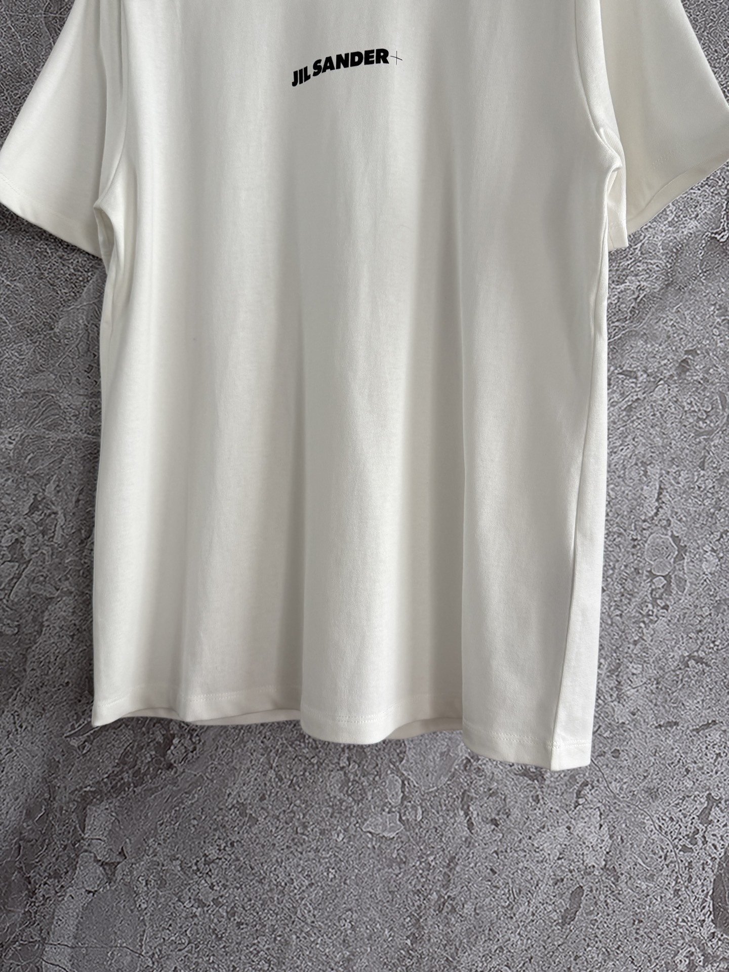 “Original Hard-core Female Suit: Quality and Cash-packed Summer Staple in White” - 图片 7