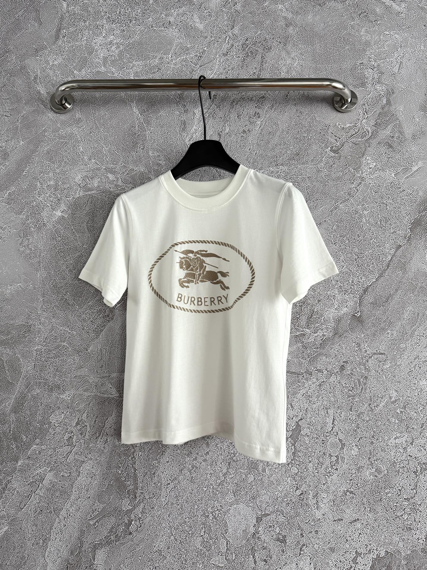 现货‼️‼️🛒款号417/马术骑士t恤✨质地干爽的平纹针织棉质，通过工艺的处理能做到亲肤又透气，弹力大 