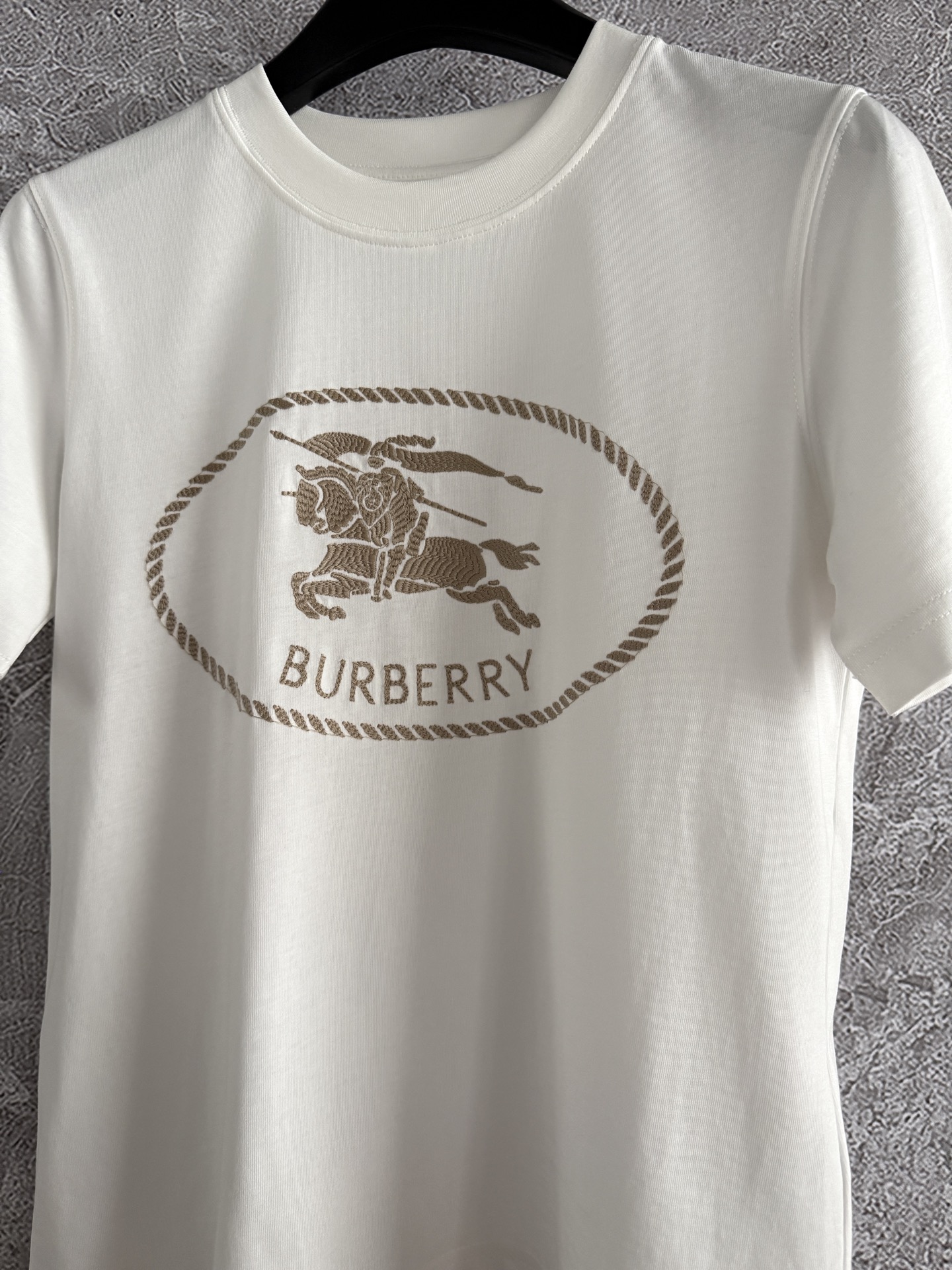 现货‼️‼️🛒款号417/马术骑士t恤✨质地干爽的平纹针织棉质，通过工艺的处理能做到亲肤又透气，弹力大 