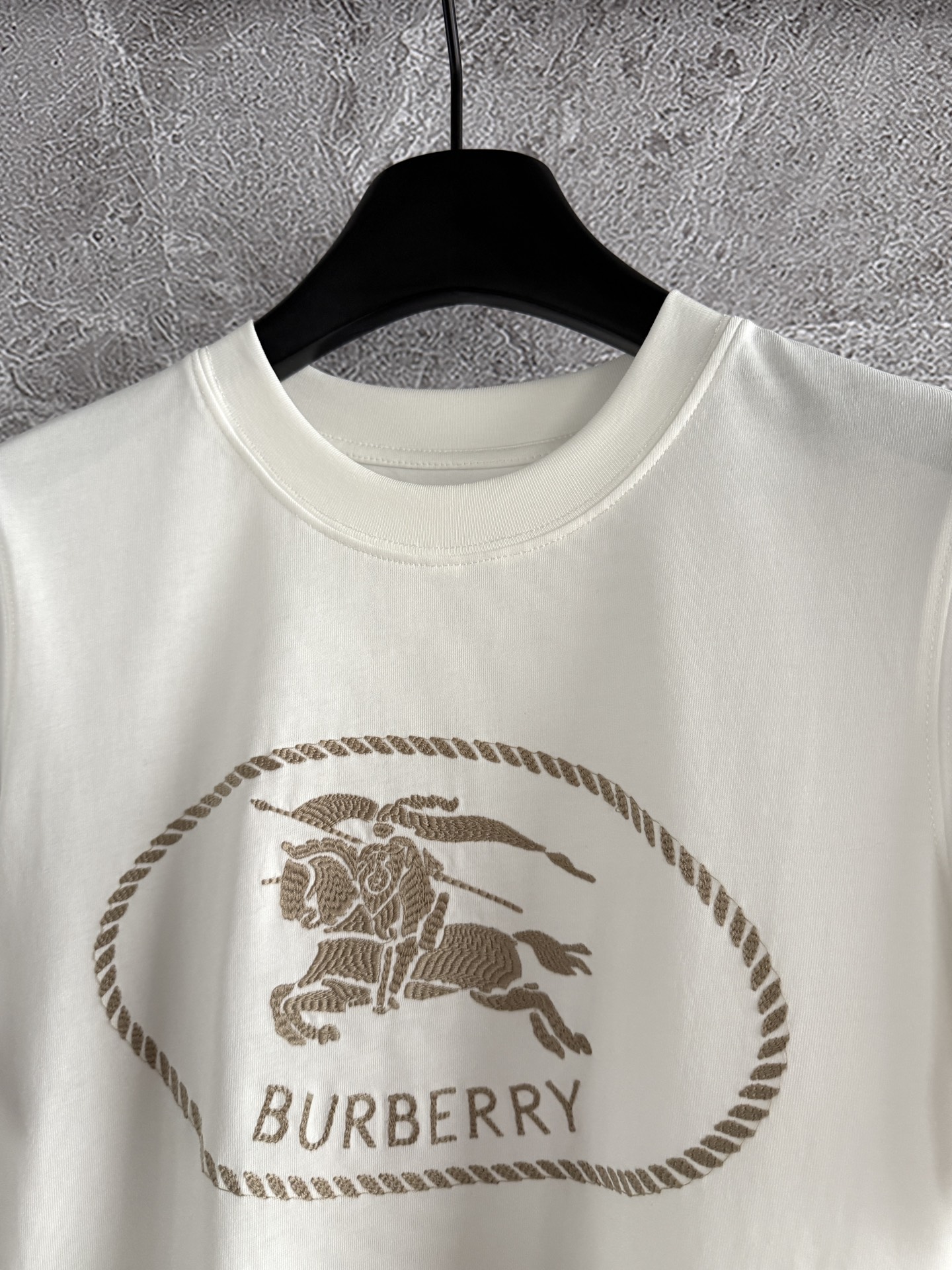 现货‼️‼️🛒款号417/马术骑士t恤✨质地干爽的平纹针织棉质，通过工艺的处理能做到亲肤又透气，弹力大 