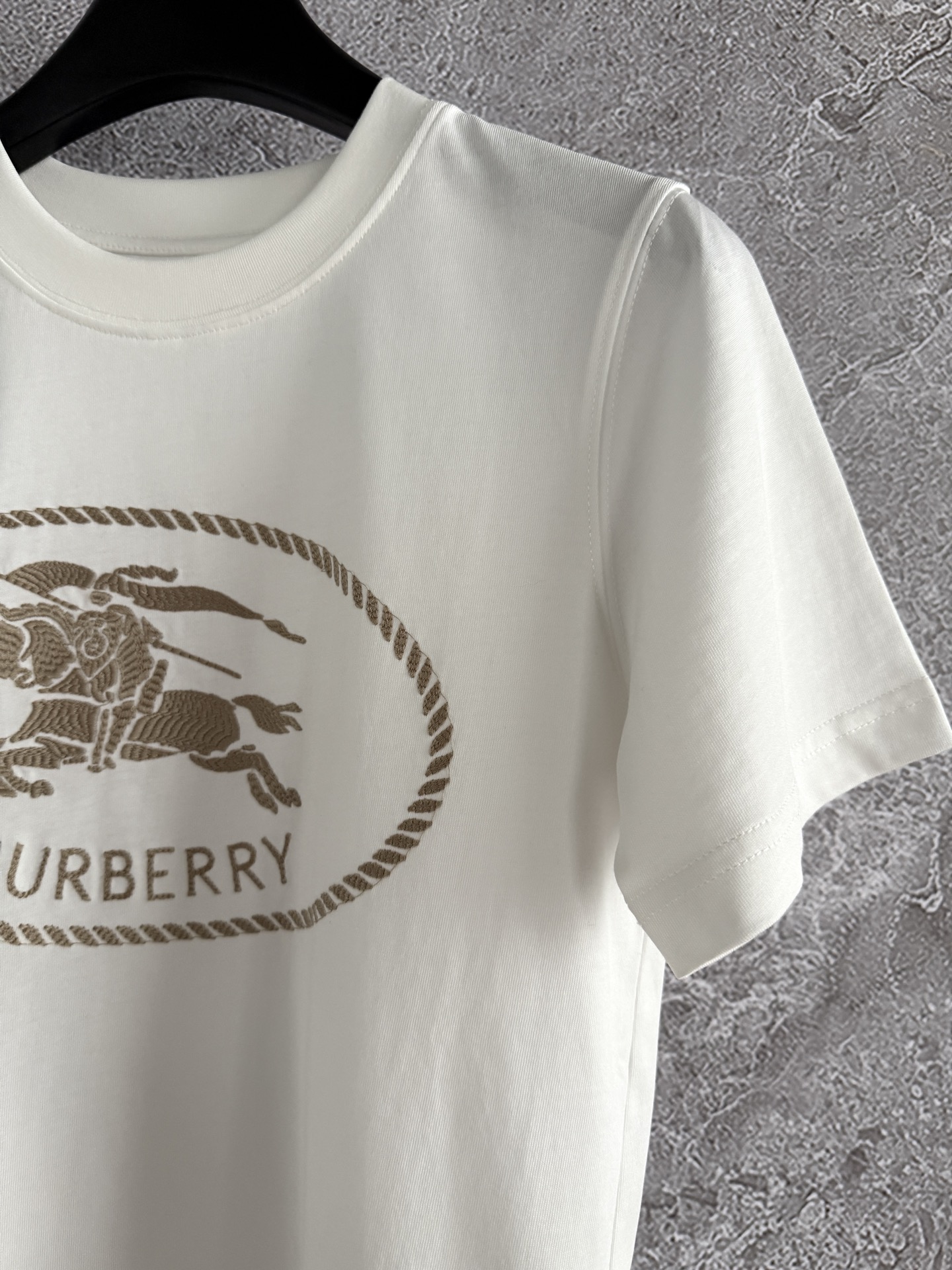 现货‼️‼️🛒款号417/马术骑士t恤✨质地干爽的平纹针织棉质，通过工艺的处理能做到亲肤又透气，弹力大 