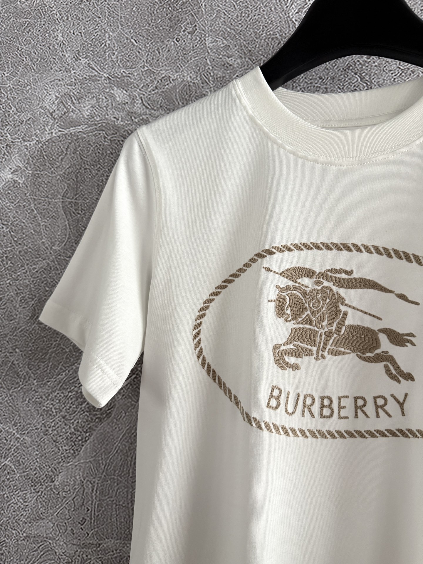 现货‼️‼️🛒款号417/马术骑士t恤✨质地干爽的平纹针织棉质，通过工艺的处理能做到亲肤又透气，弹力大 