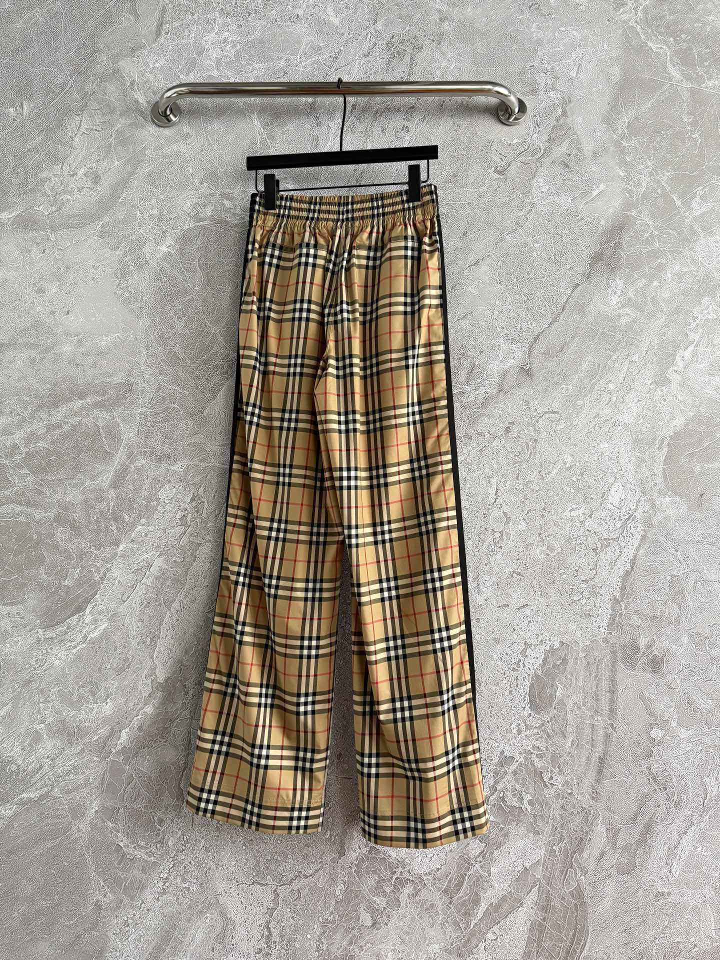 现货‼️‼️🛒款号4170/格纹休闲裤✨色织精纺格纹定位裁片对格，高腰松紧弹力腰围，融入对比感侧边条纹，