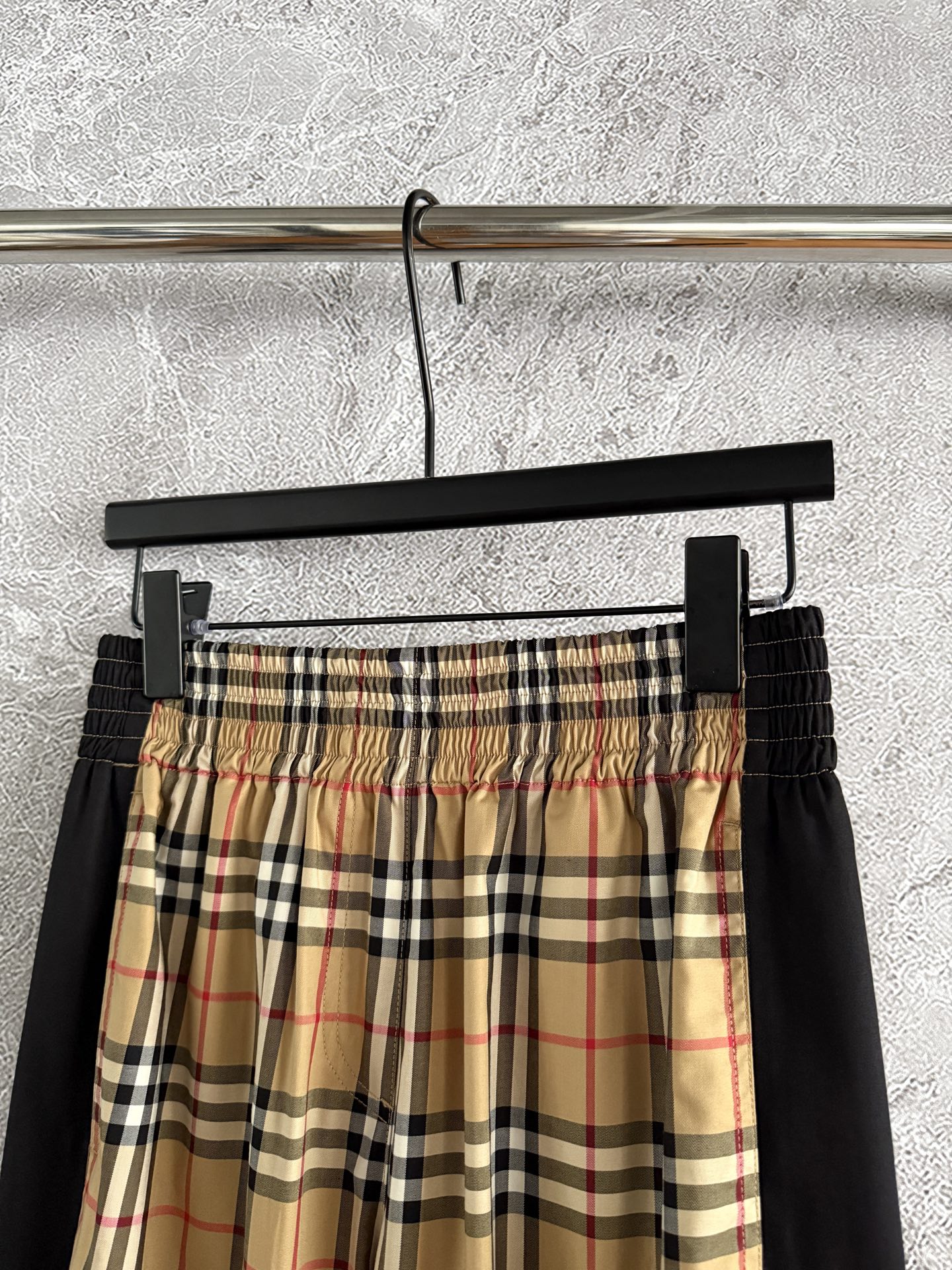 现货‼️‼️🛒款号4170/格纹休闲裤✨色织精纺格纹定位裁片对格，高腰松紧弹力腰围，融入对比感侧边条纹，