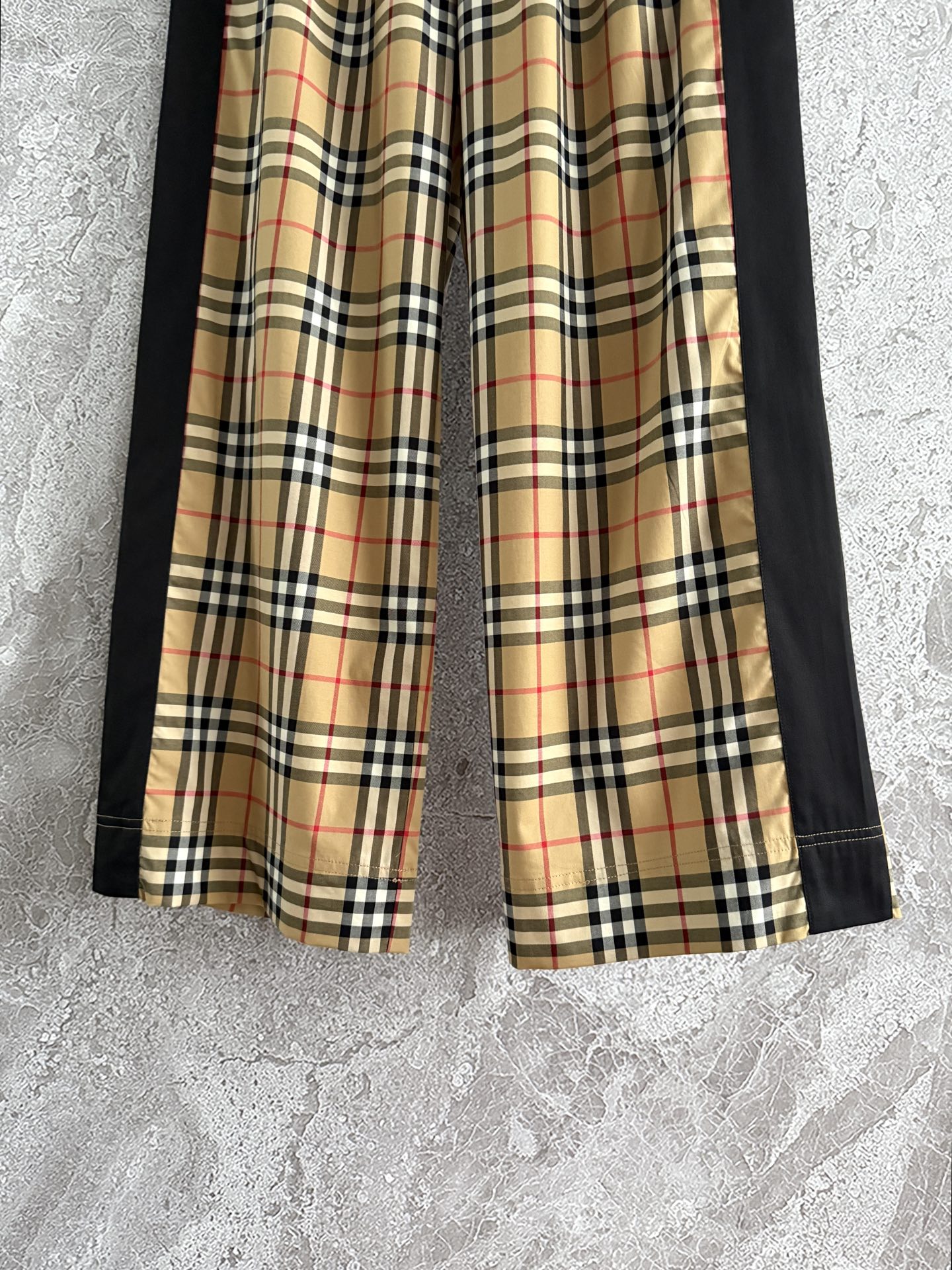 现货‼️‼️🛒款号4170/格纹休闲裤✨色织精纺格纹定位裁片对格，高腰松紧弹力腰围，融入对比感侧边条纹，